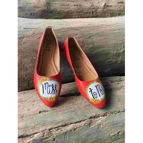 Red pointed Juttis - Miss To Mrs