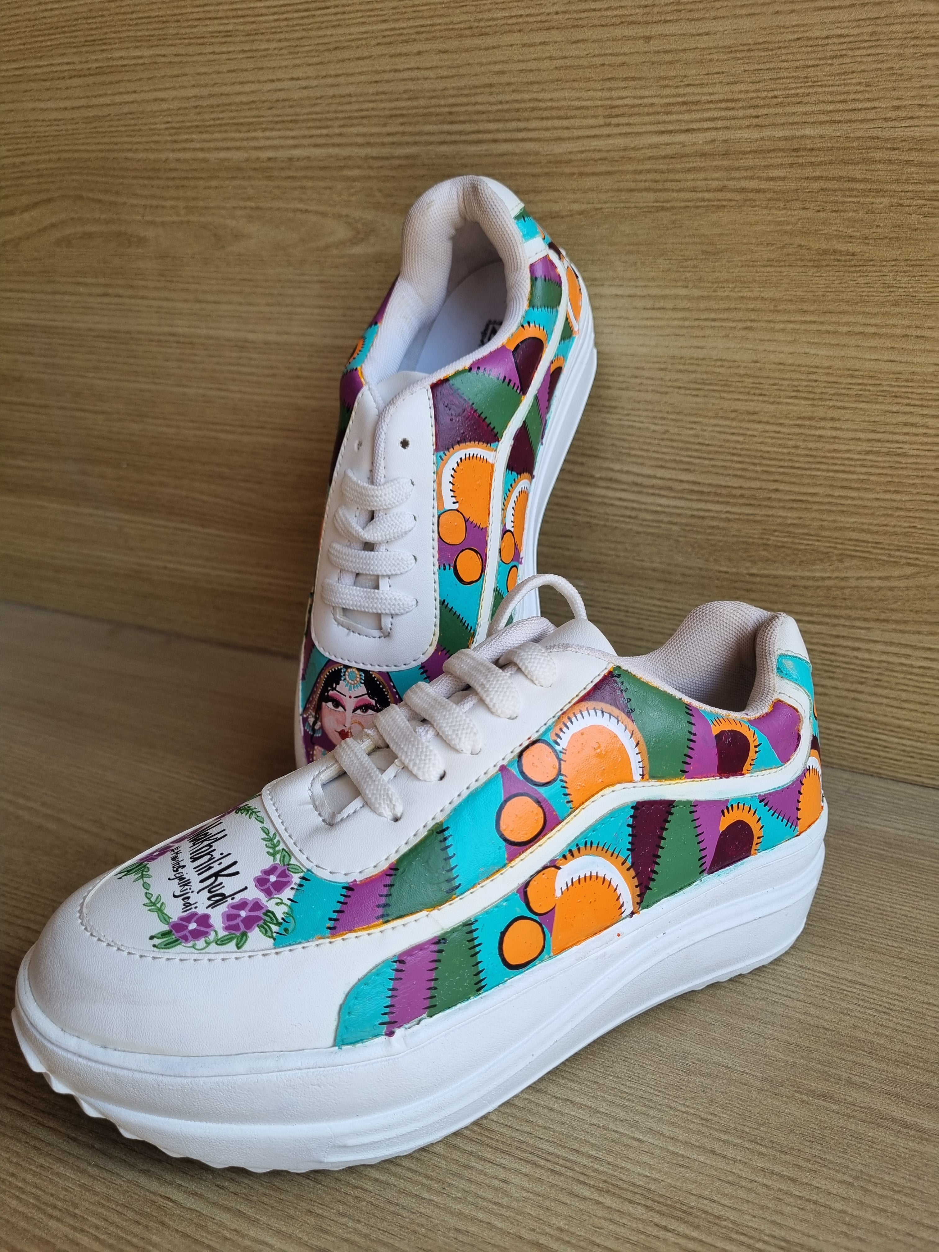 White mojri-heel sneakers couple Combo