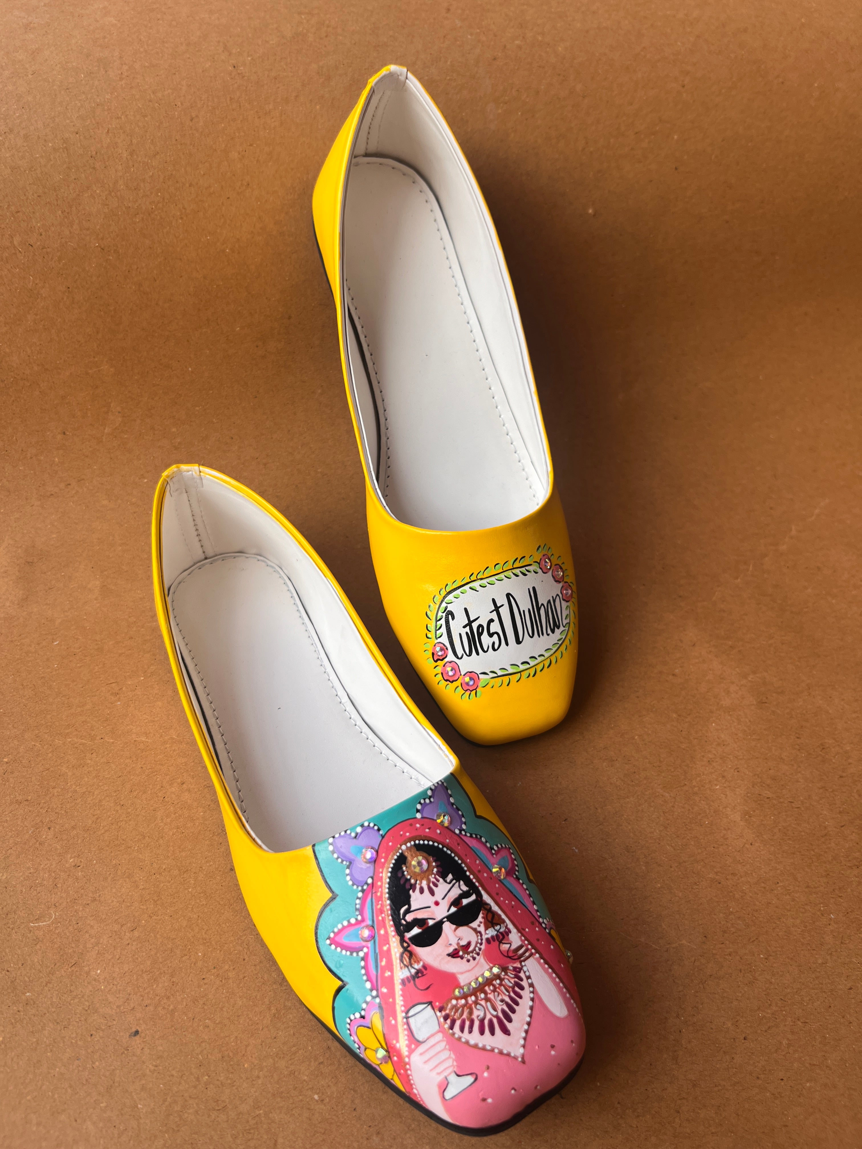 Cutest dulhan yellow swag dulhan round toe juttis