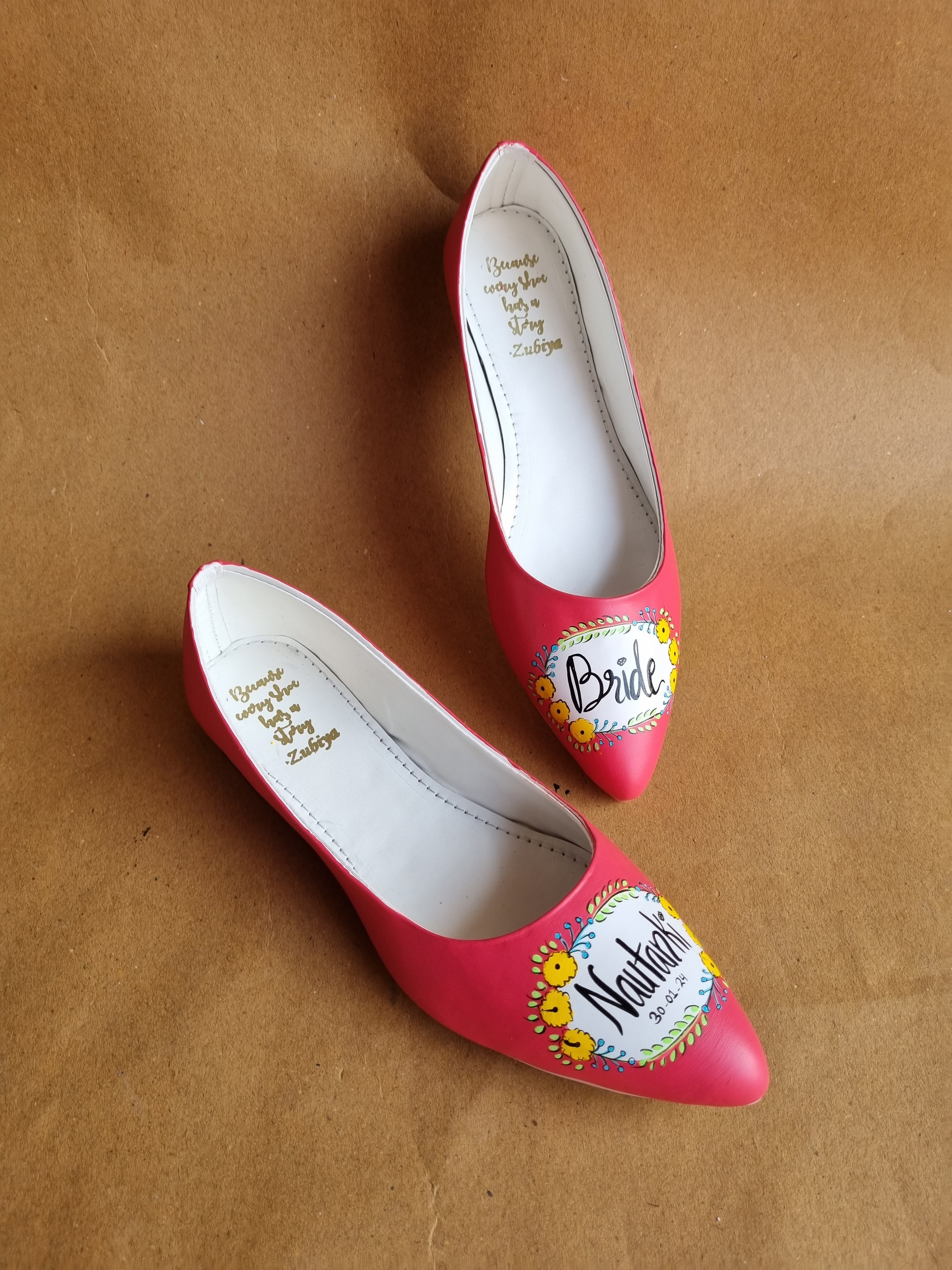 Coral red pointed Jutti