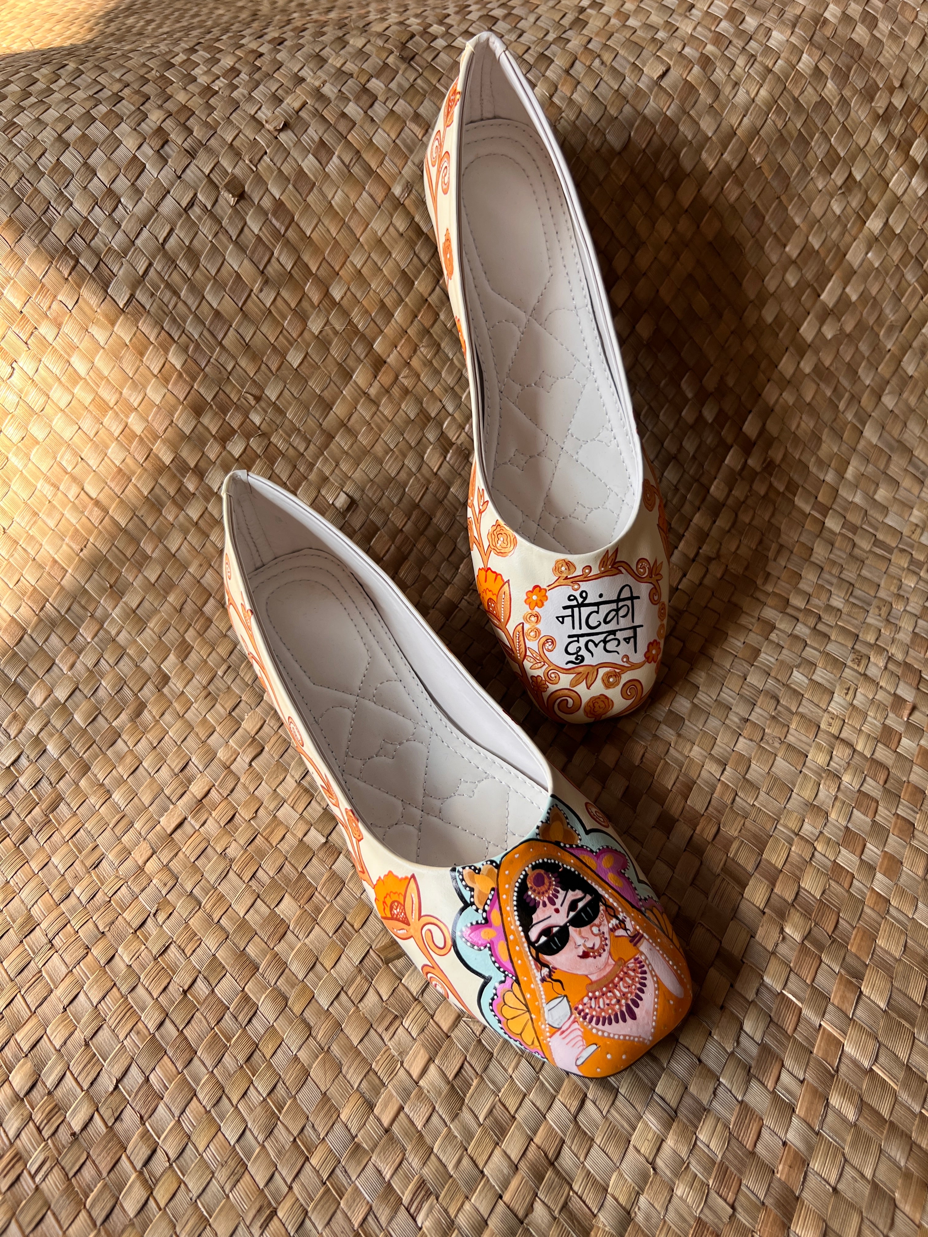 Cream juttis couple combo