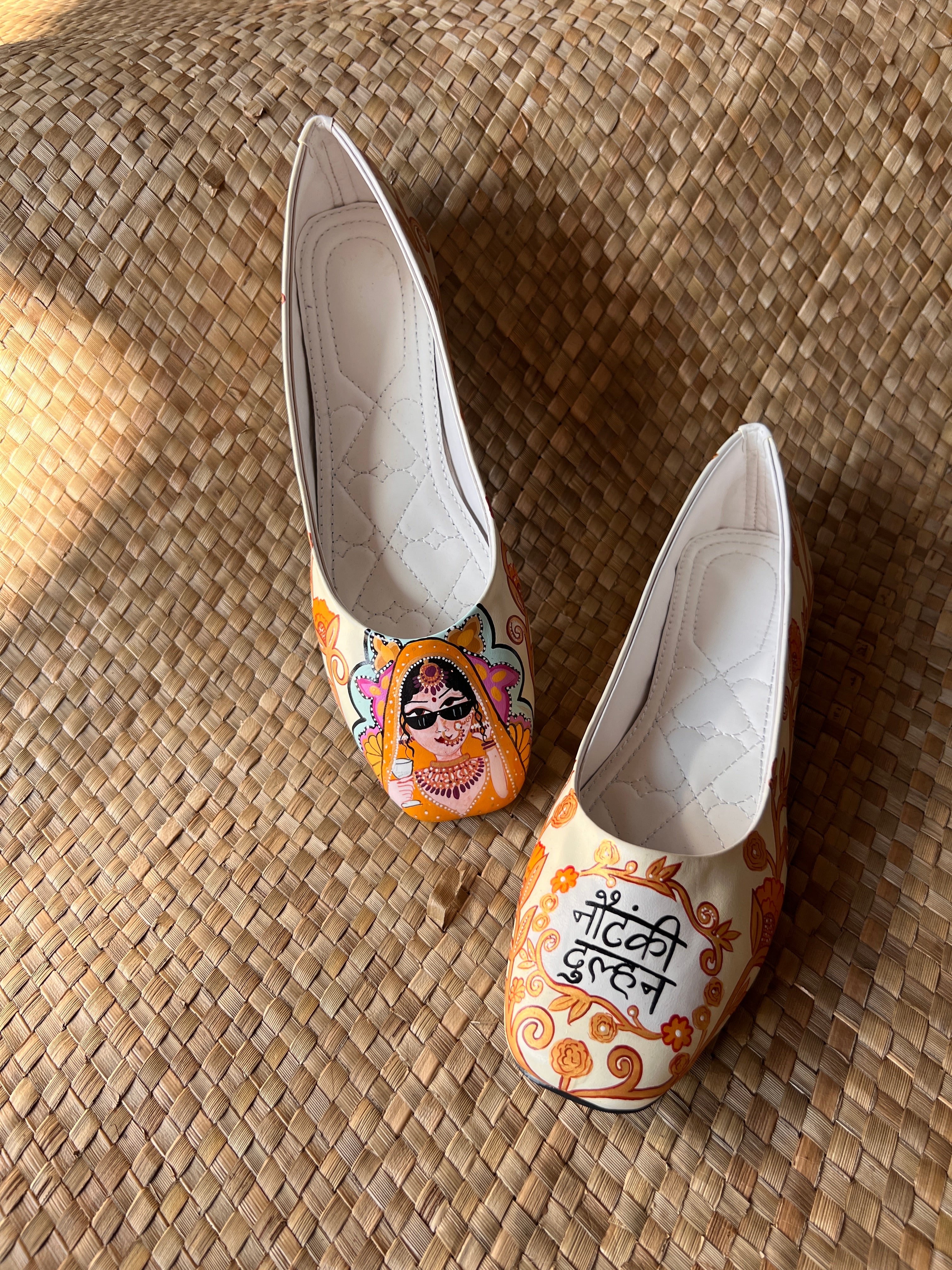 Cream juttis couple combo