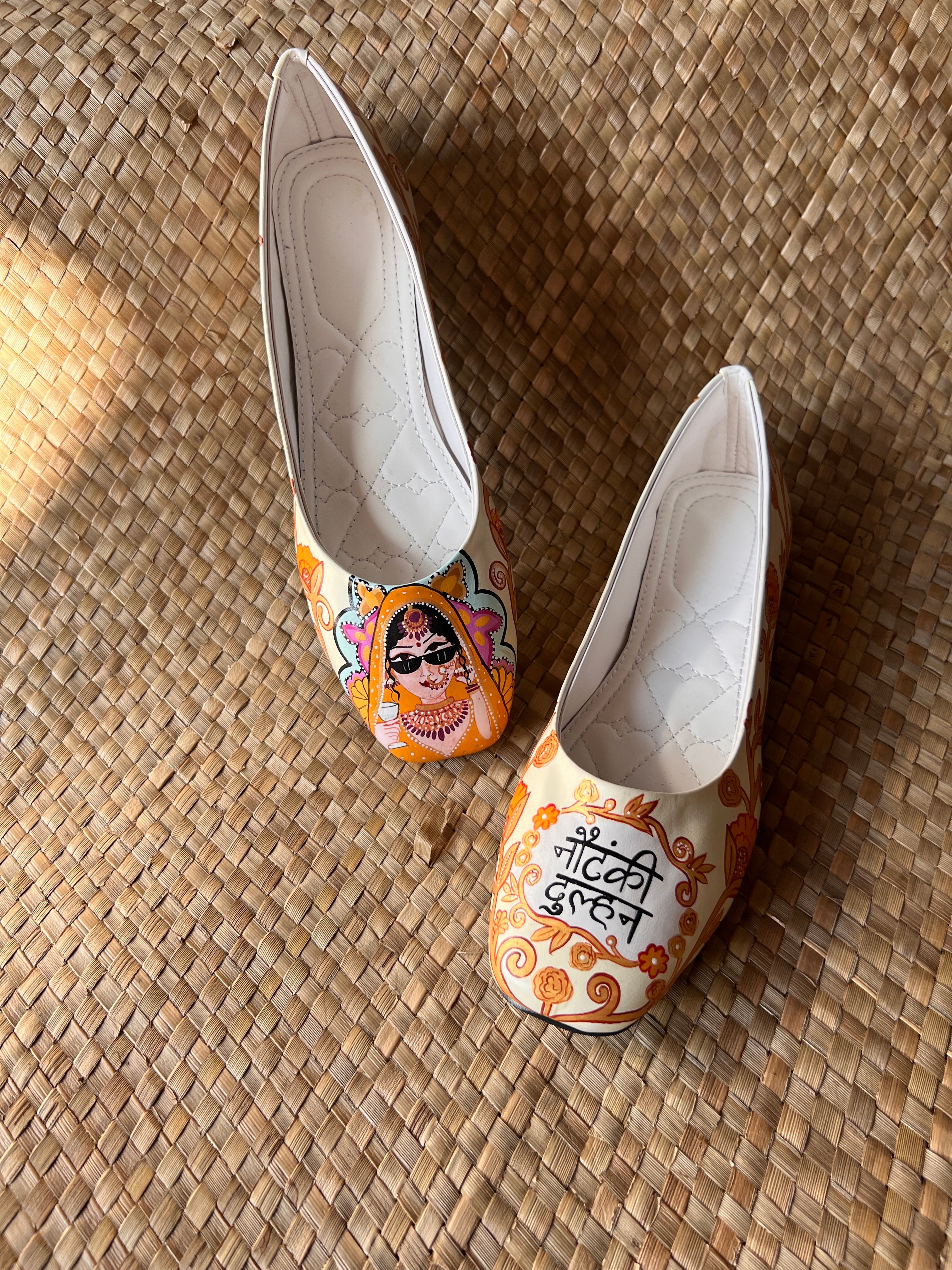 Cream juttis couple combo