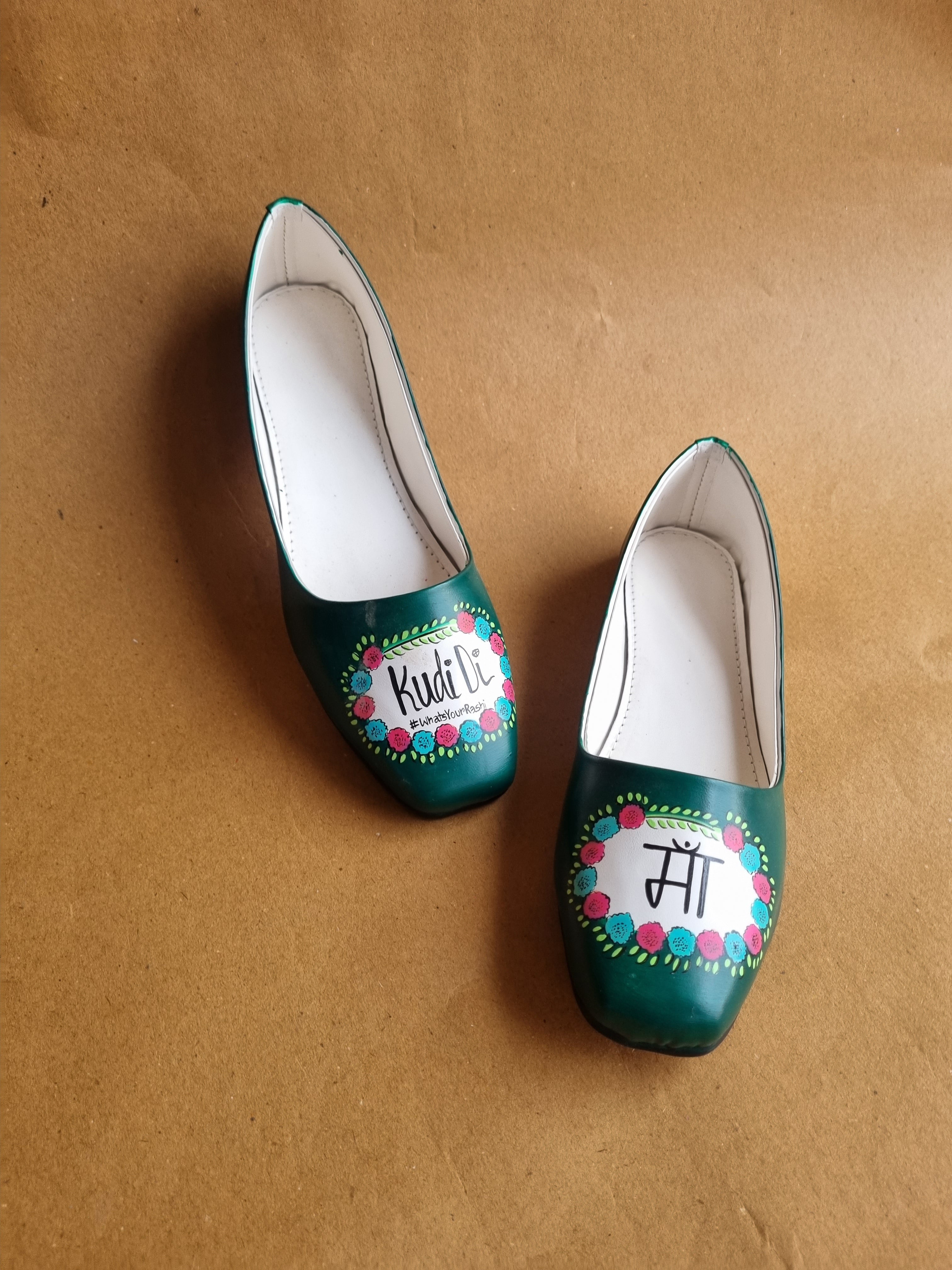 Pyo-ma Emerald green juttis-mojri plain couple combo