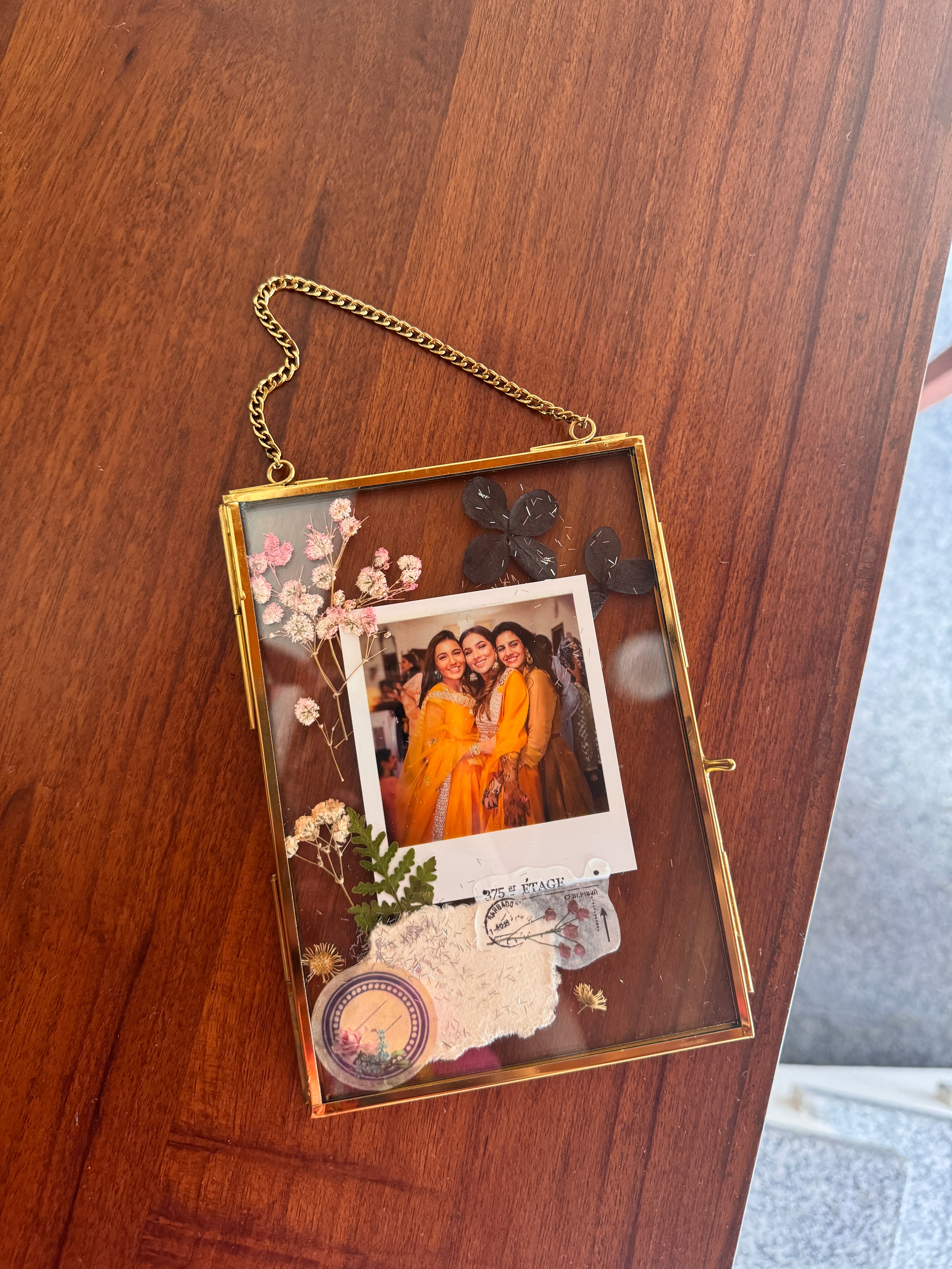Pressed flower photo frame with photo