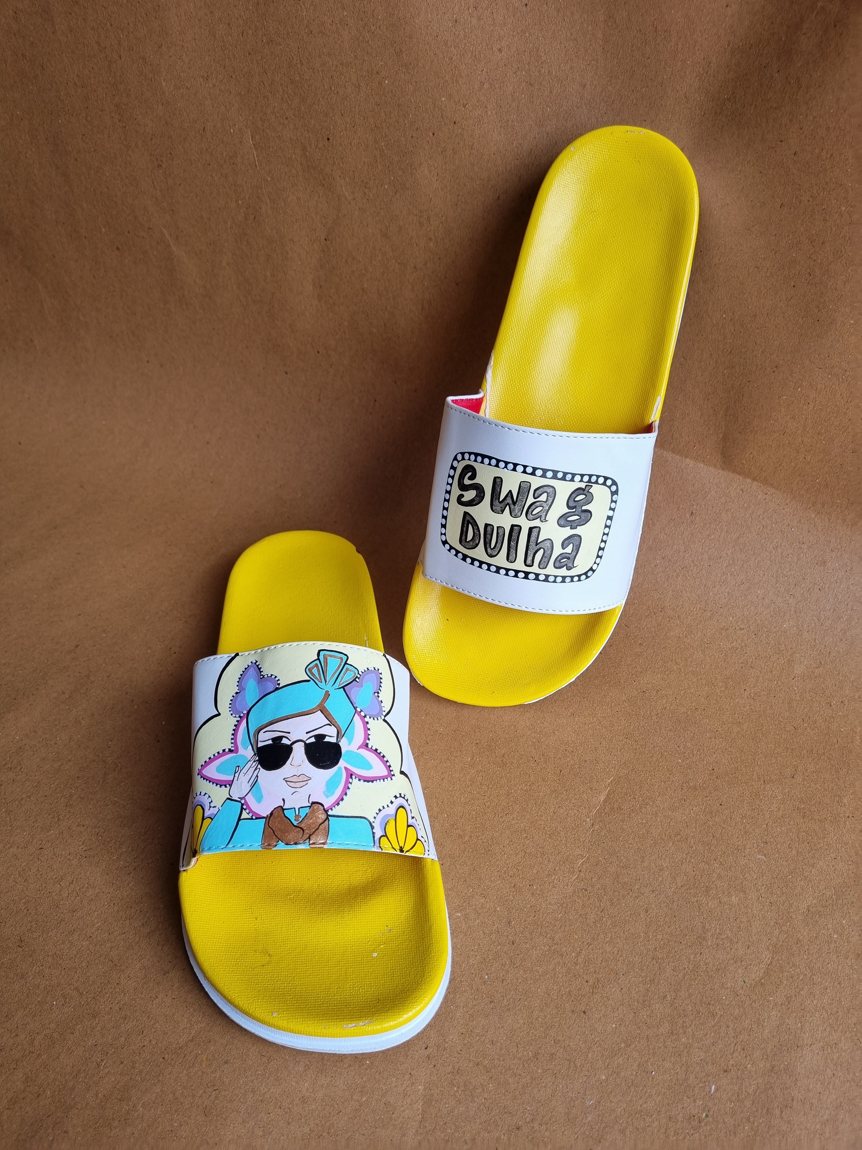 White- yellow Sliders swag couple flats combo