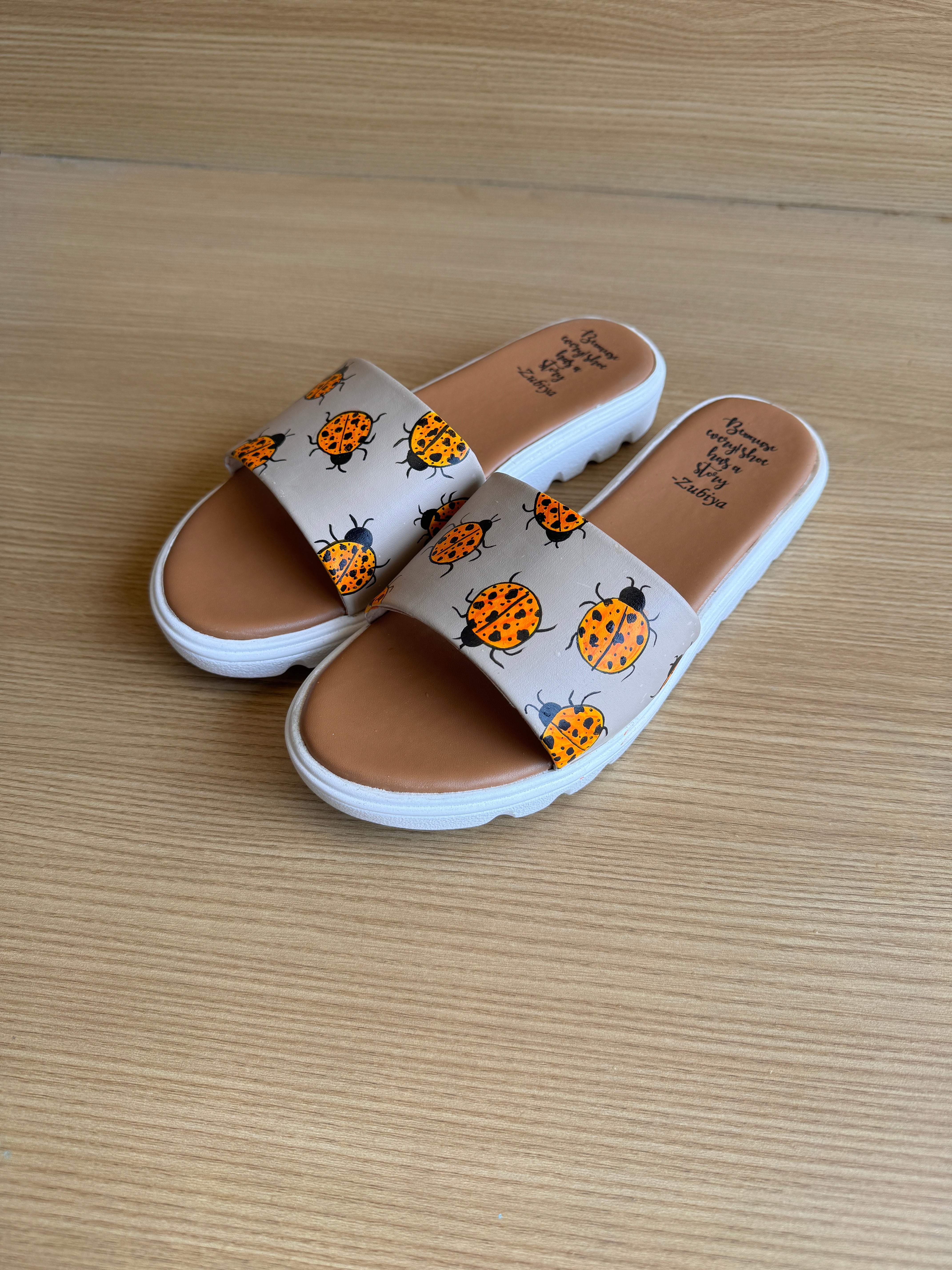 Tapioca Bug slides white sole slider