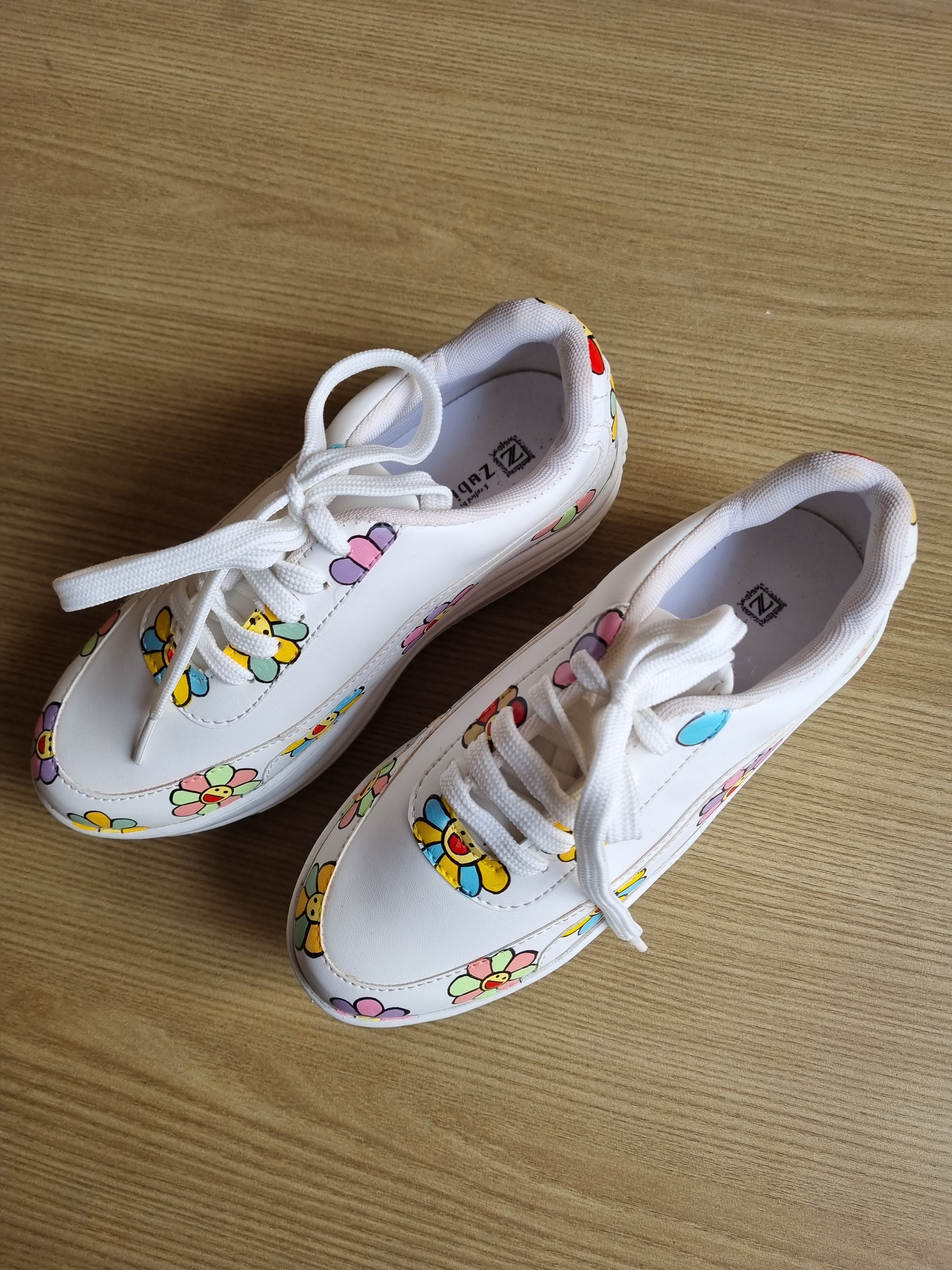 Smiley flower sneakers
