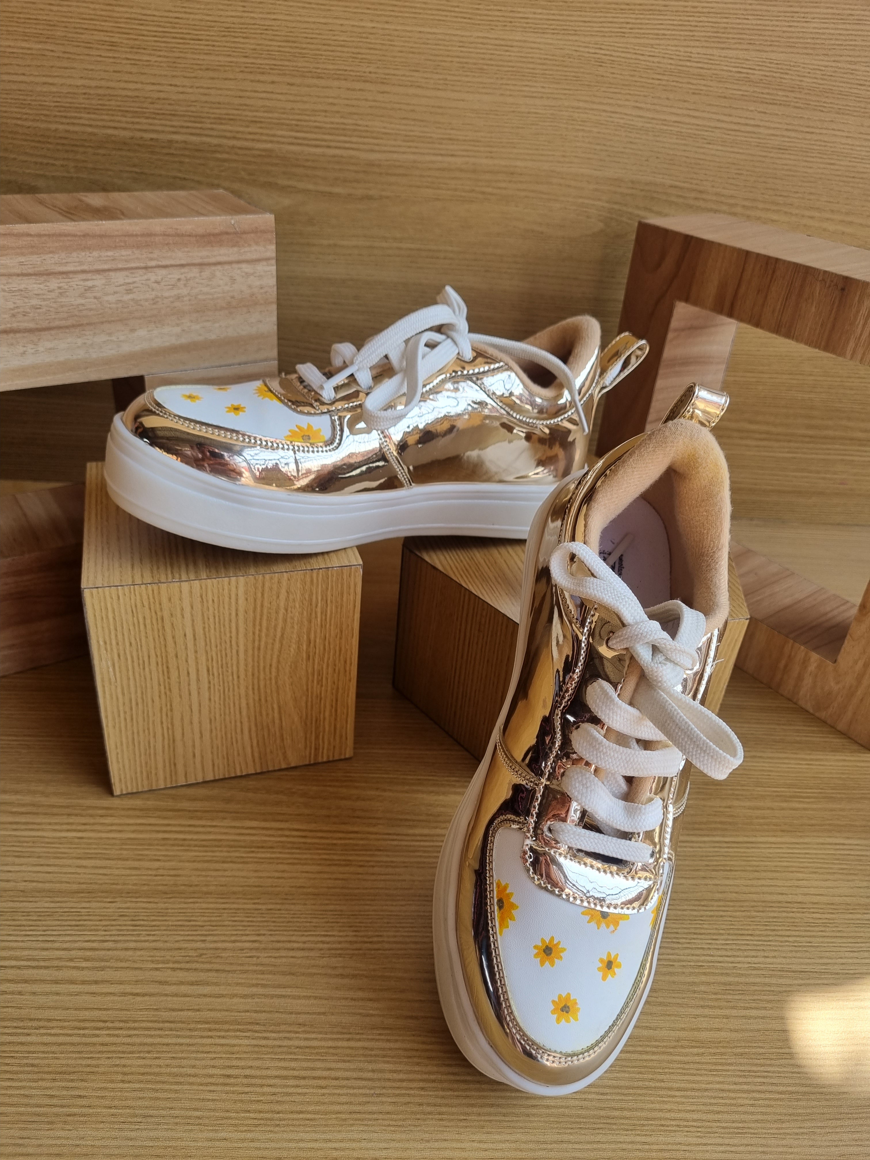 LED RECHARGEABLE GOLDEN SUNFLOWER sneakers