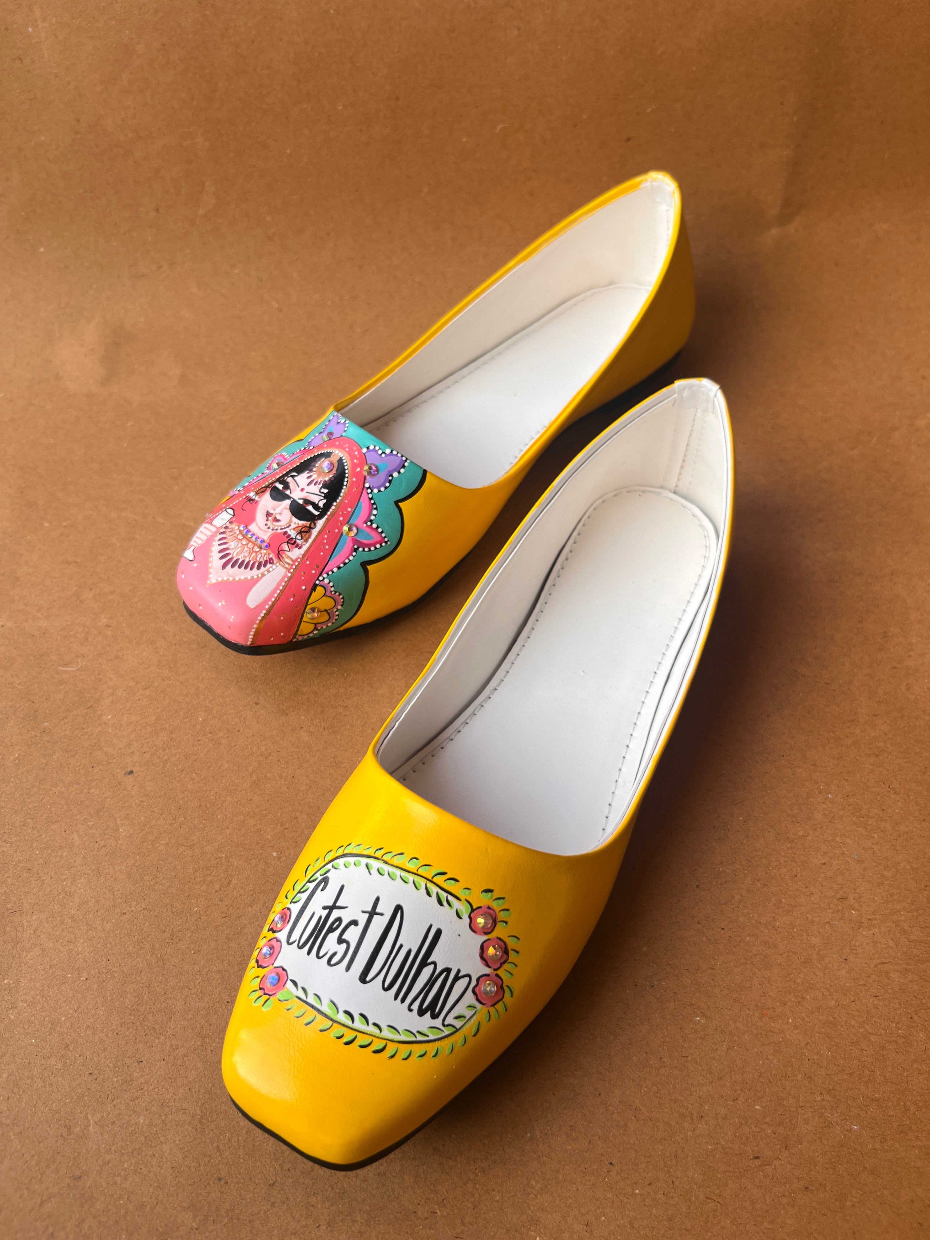 Cutest dulhan yellow swag dulhan round toe juttis