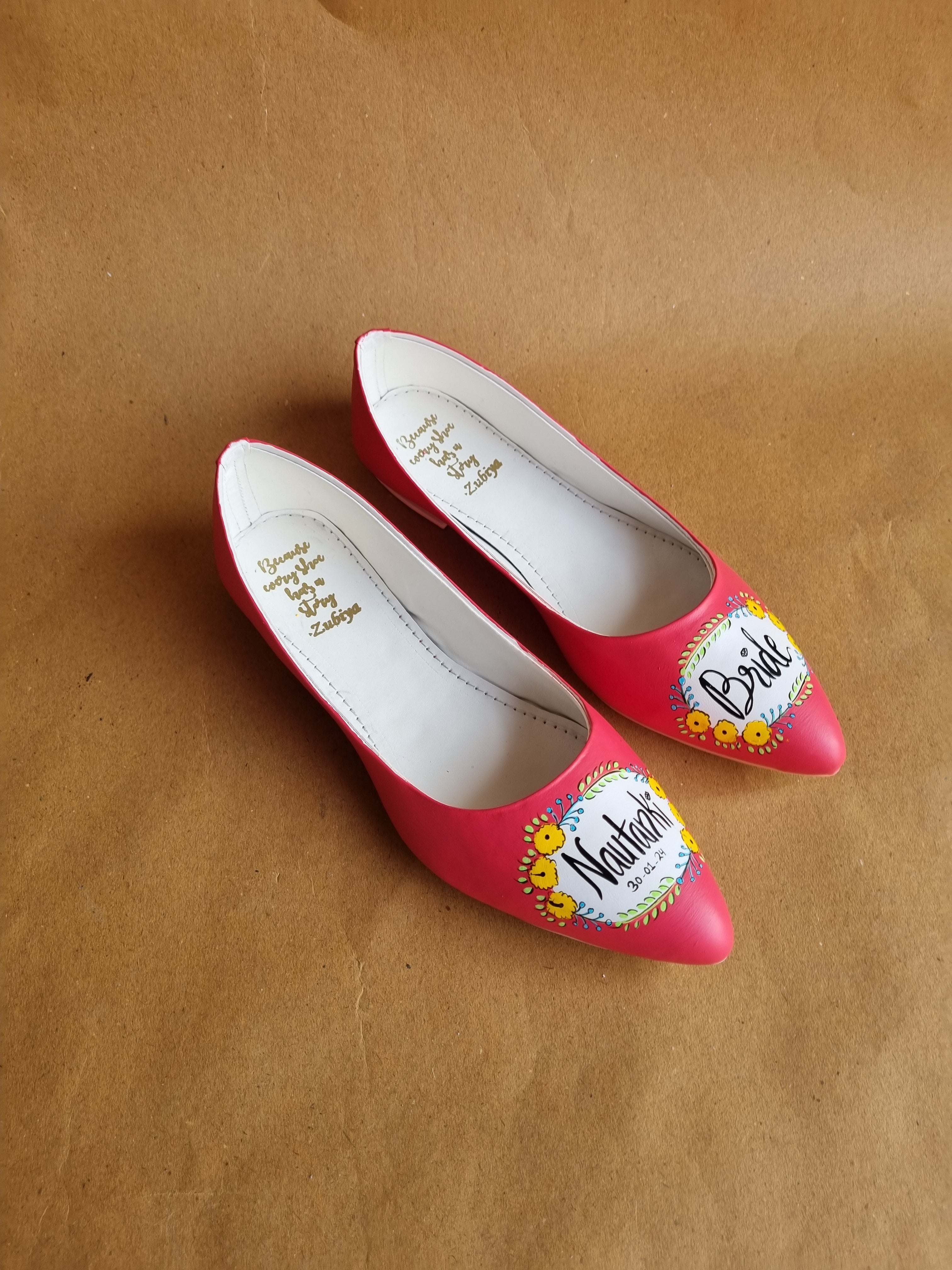 Coral red pointed Jutti