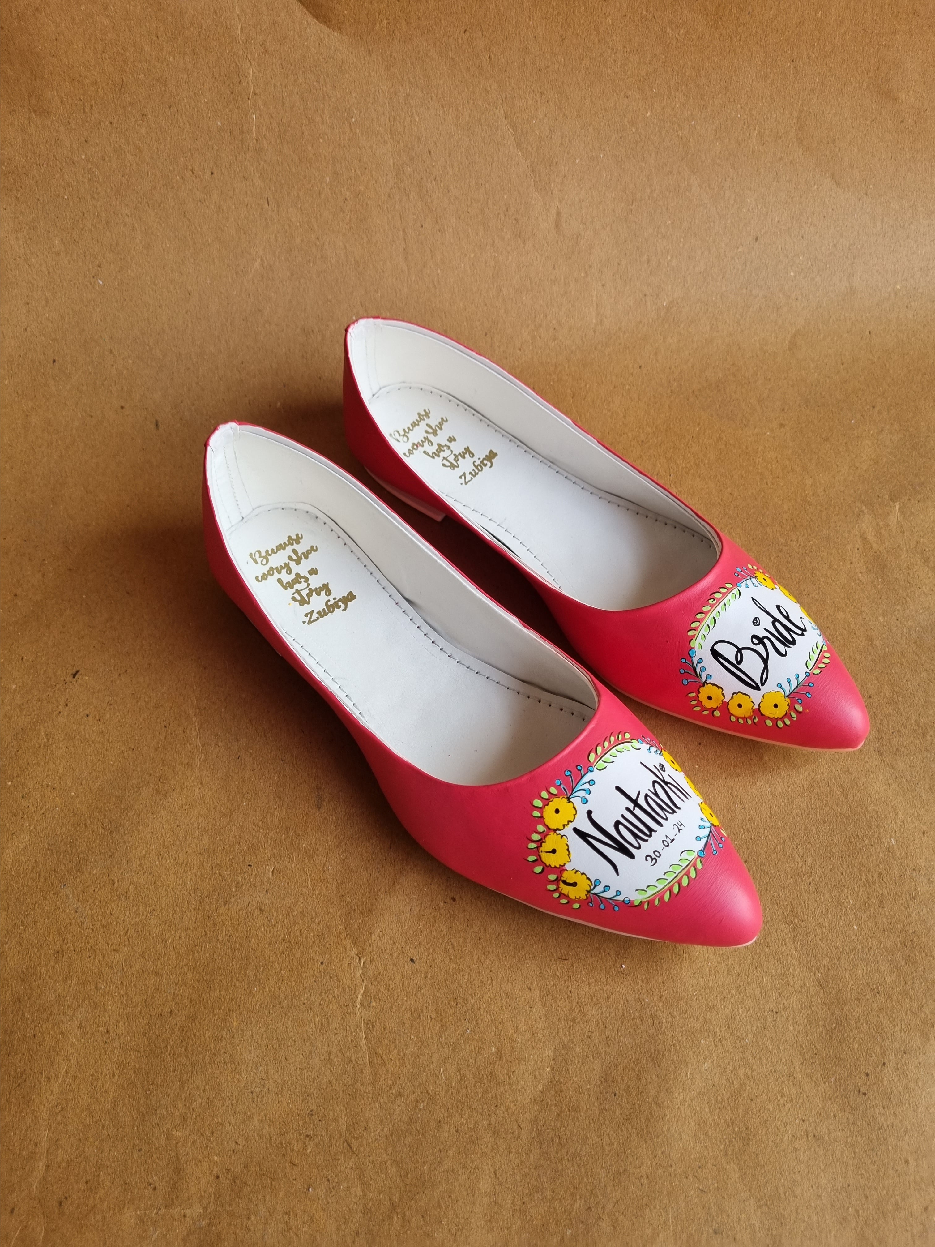Coral red pointed Jutti