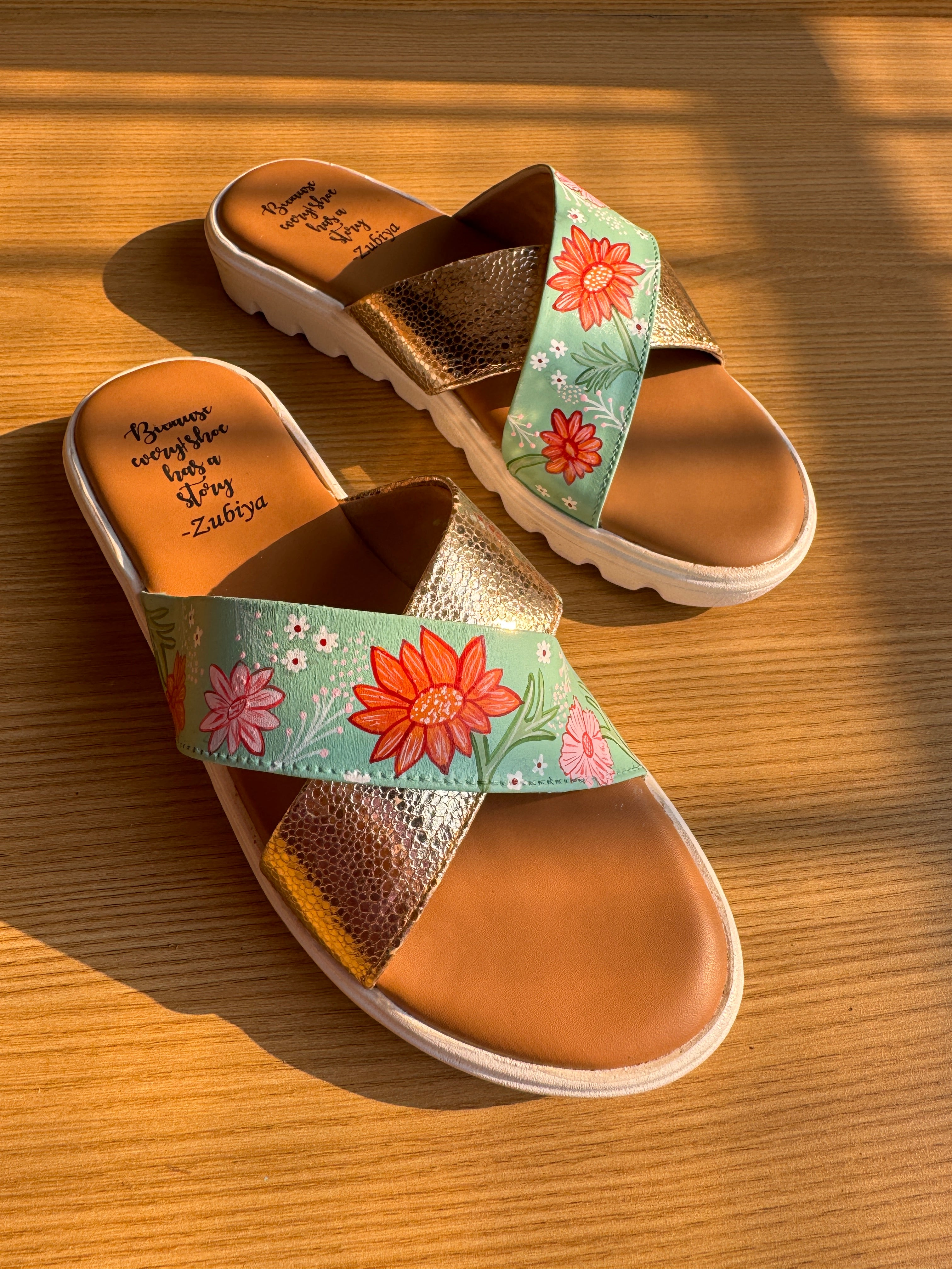 Pista floral criss cross slides