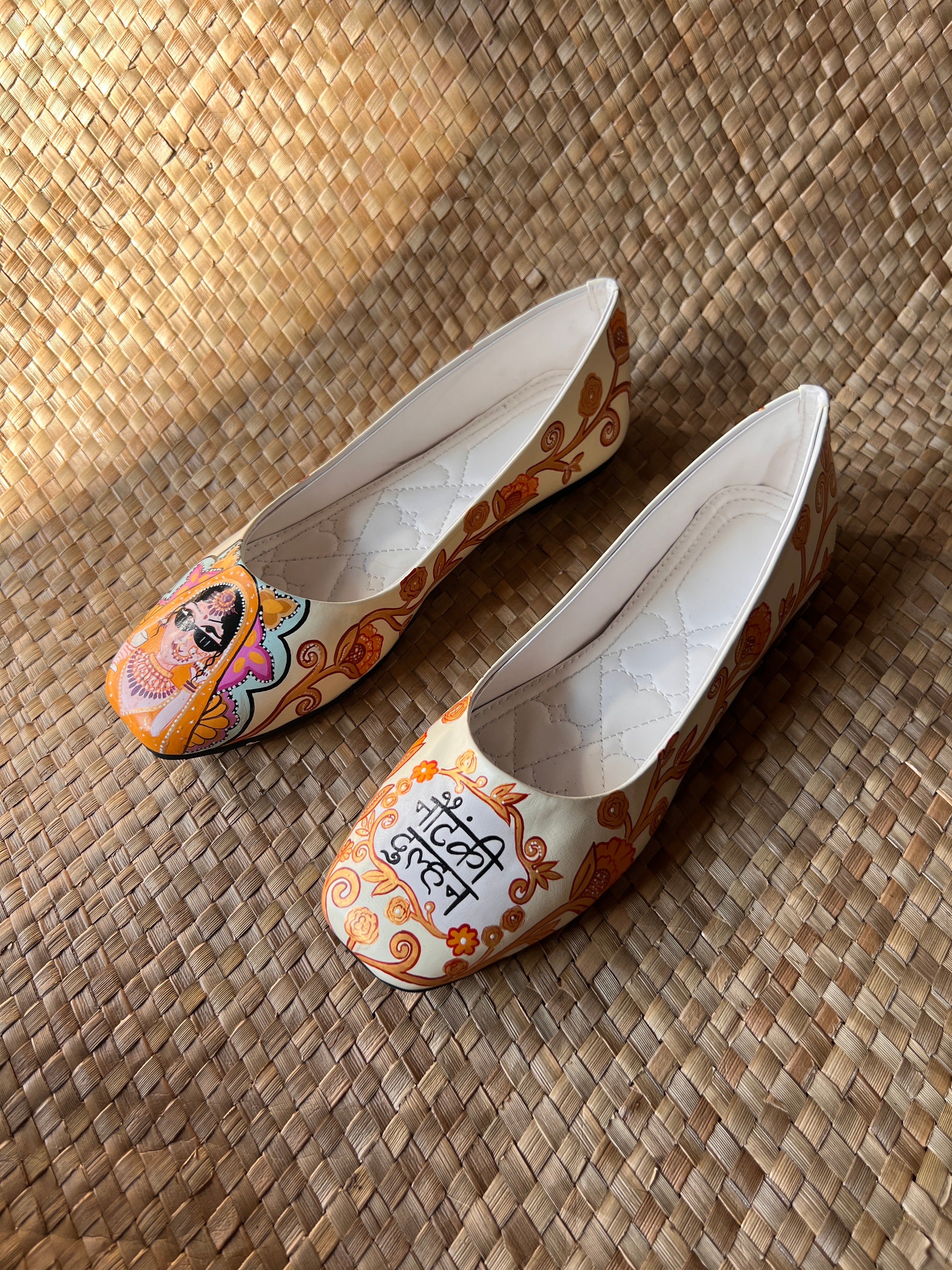 Cream juttis couple combo