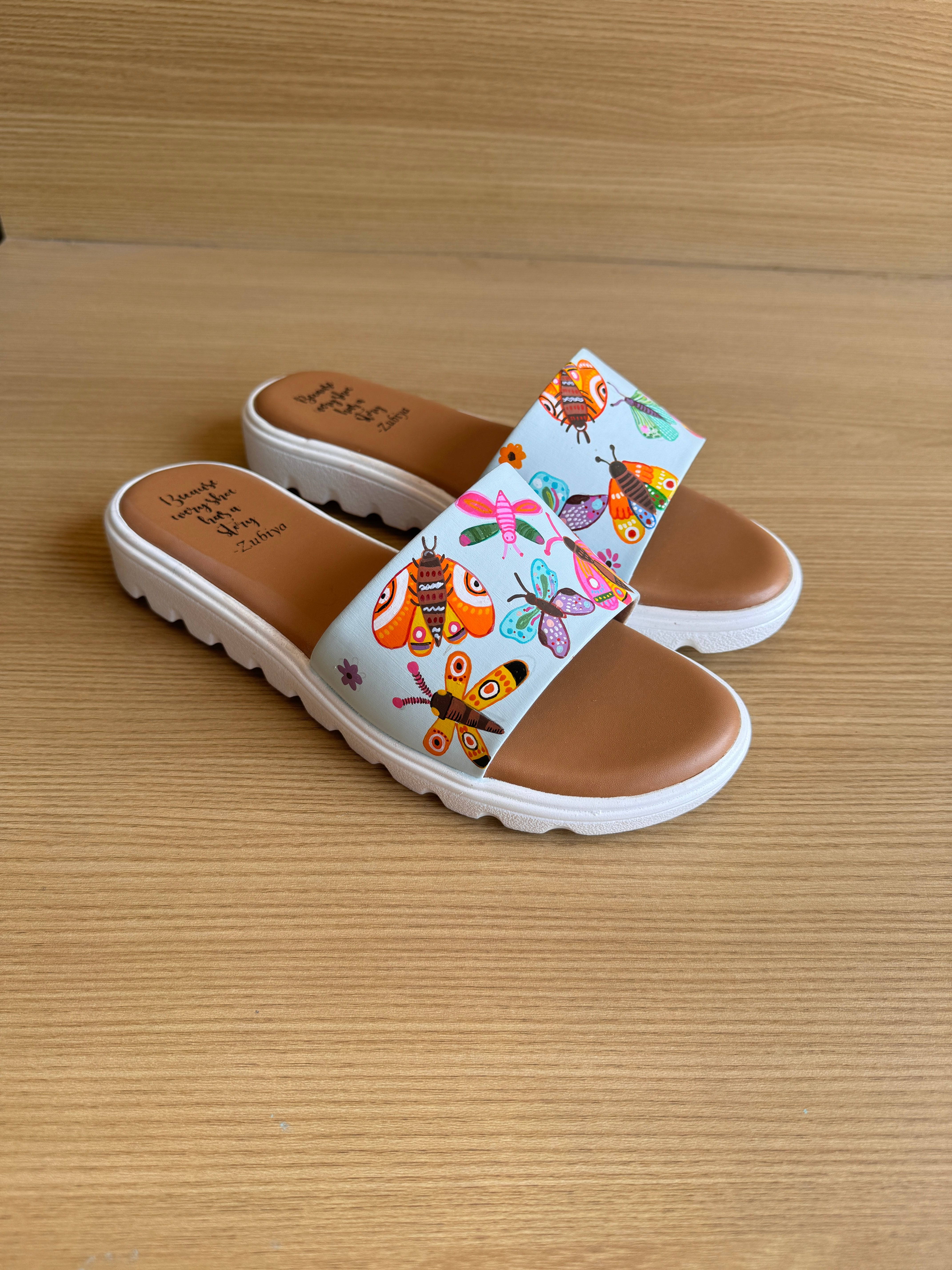 Butterfly fly away white sole slider