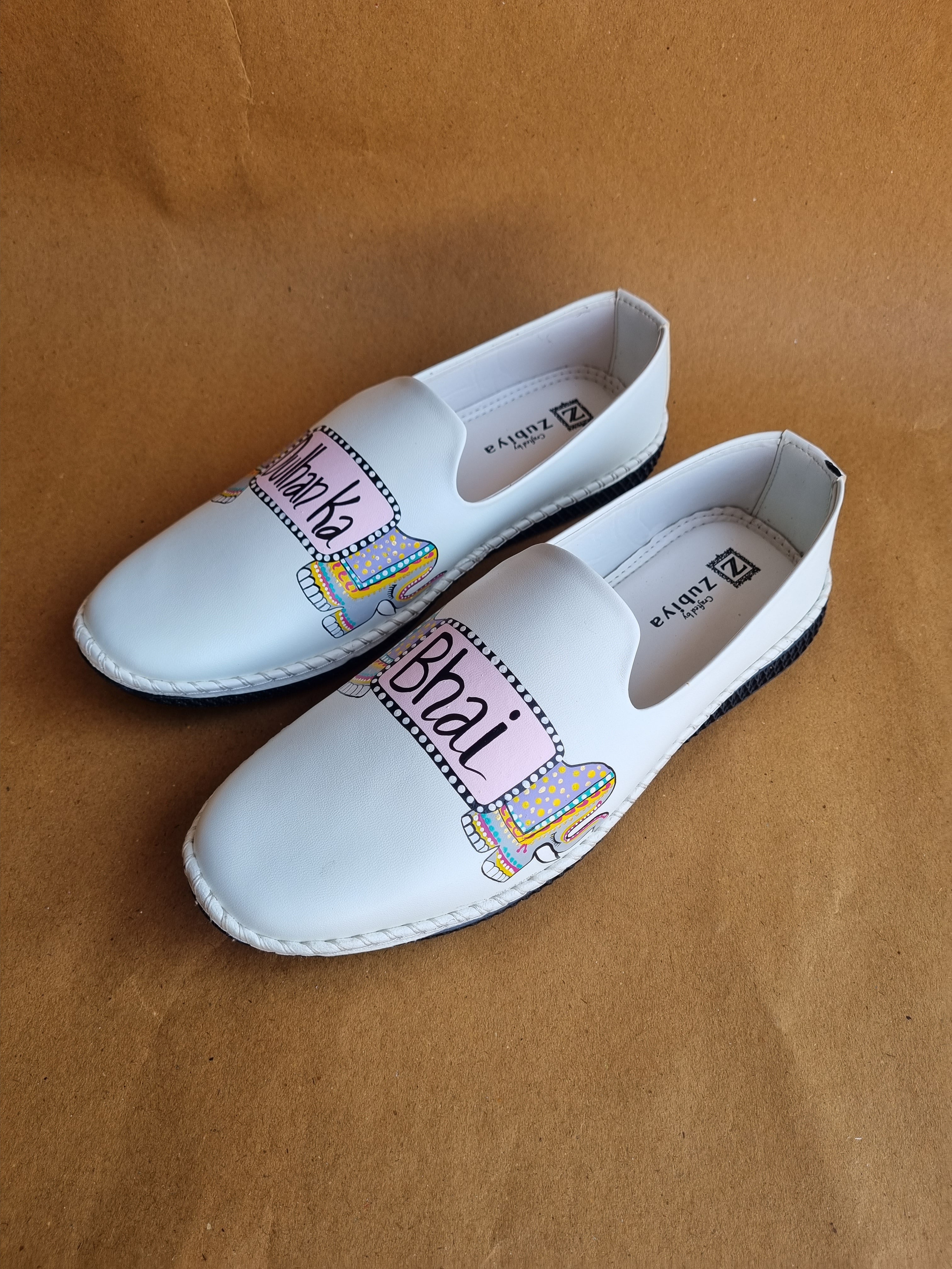 White baby pink dulhan ka bhai mojris