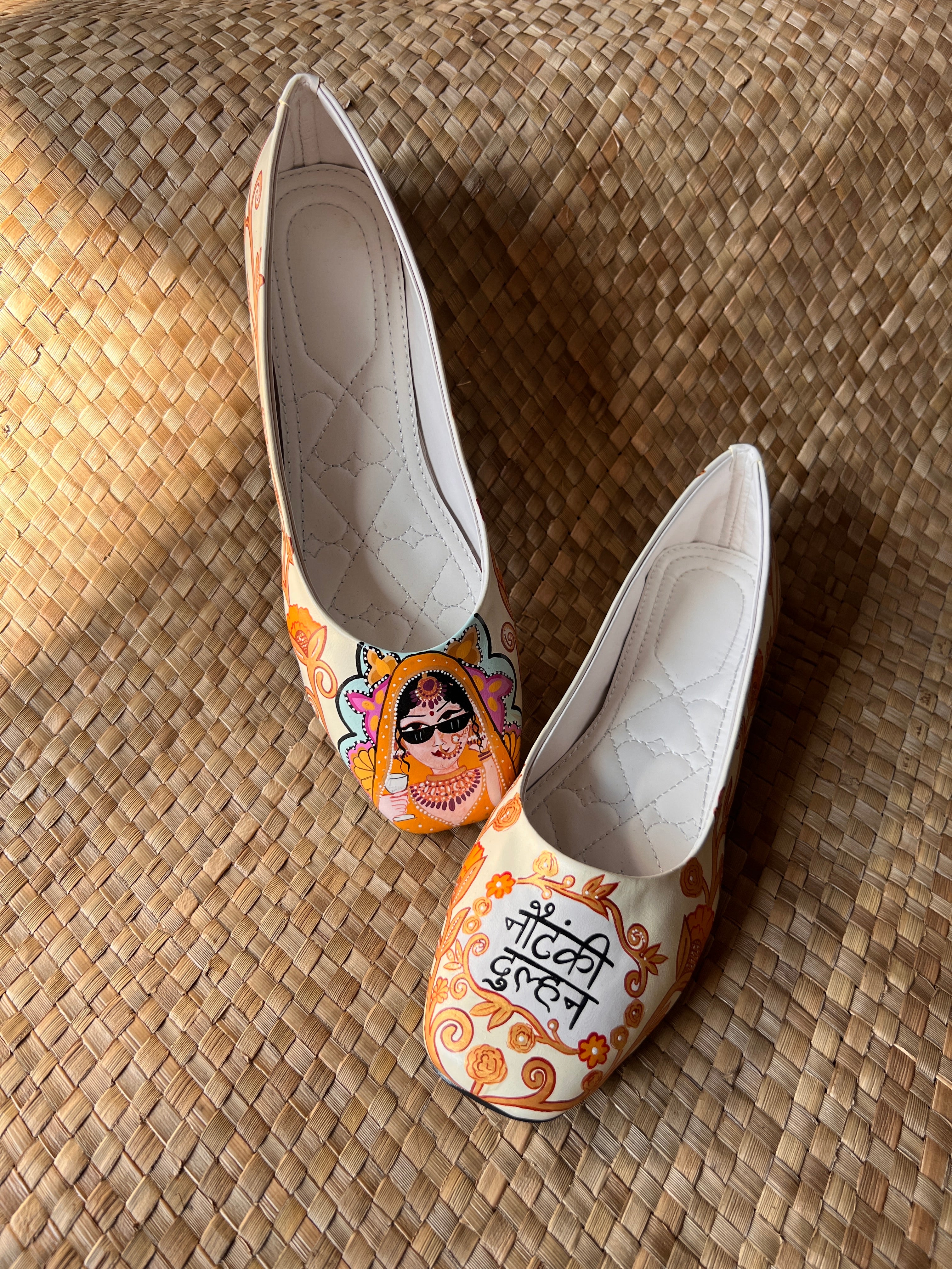 Cream juttis couple combo