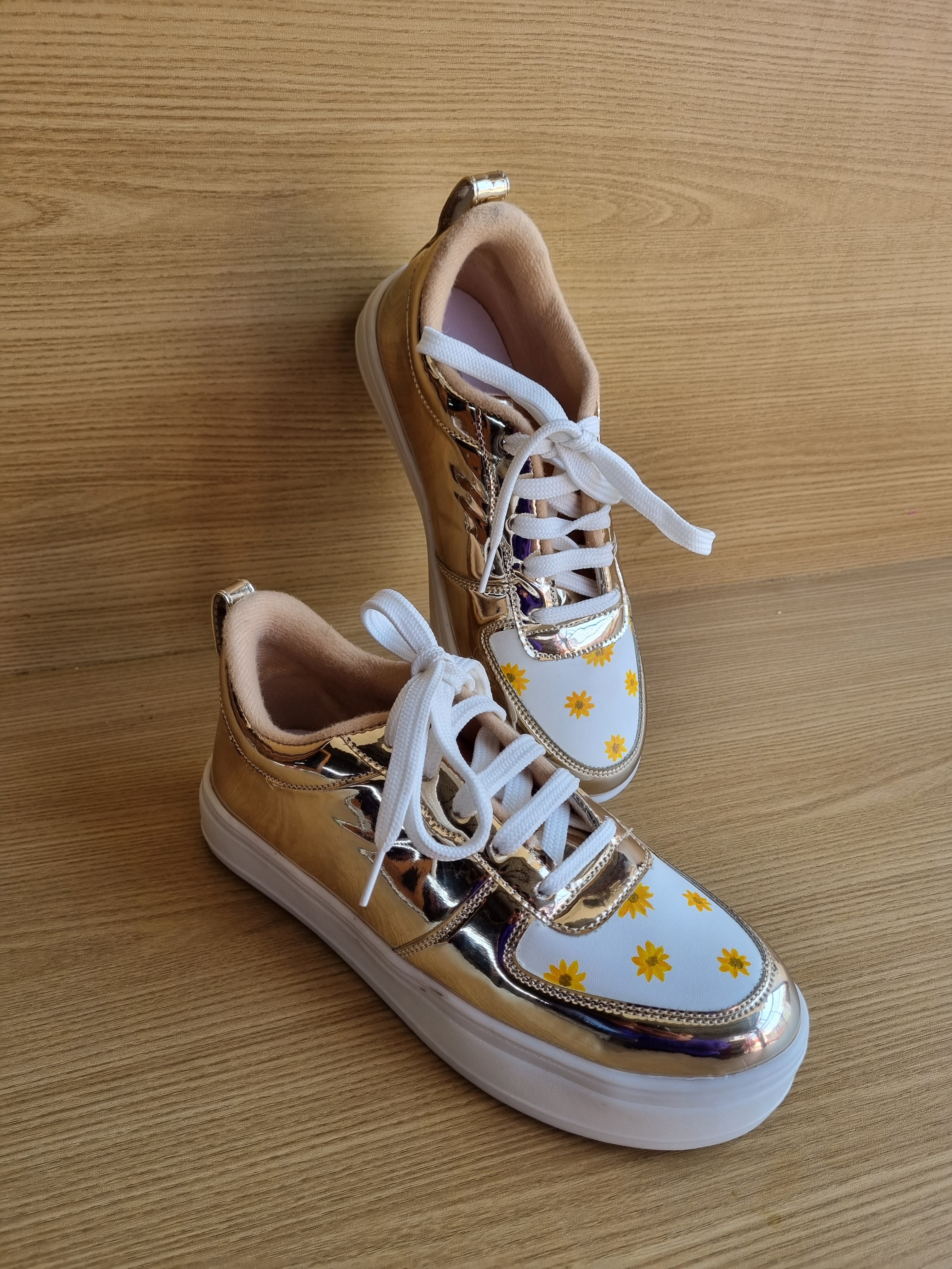 LED RECHARGEABLE GOLDEN SUNFLOWER sneakers
