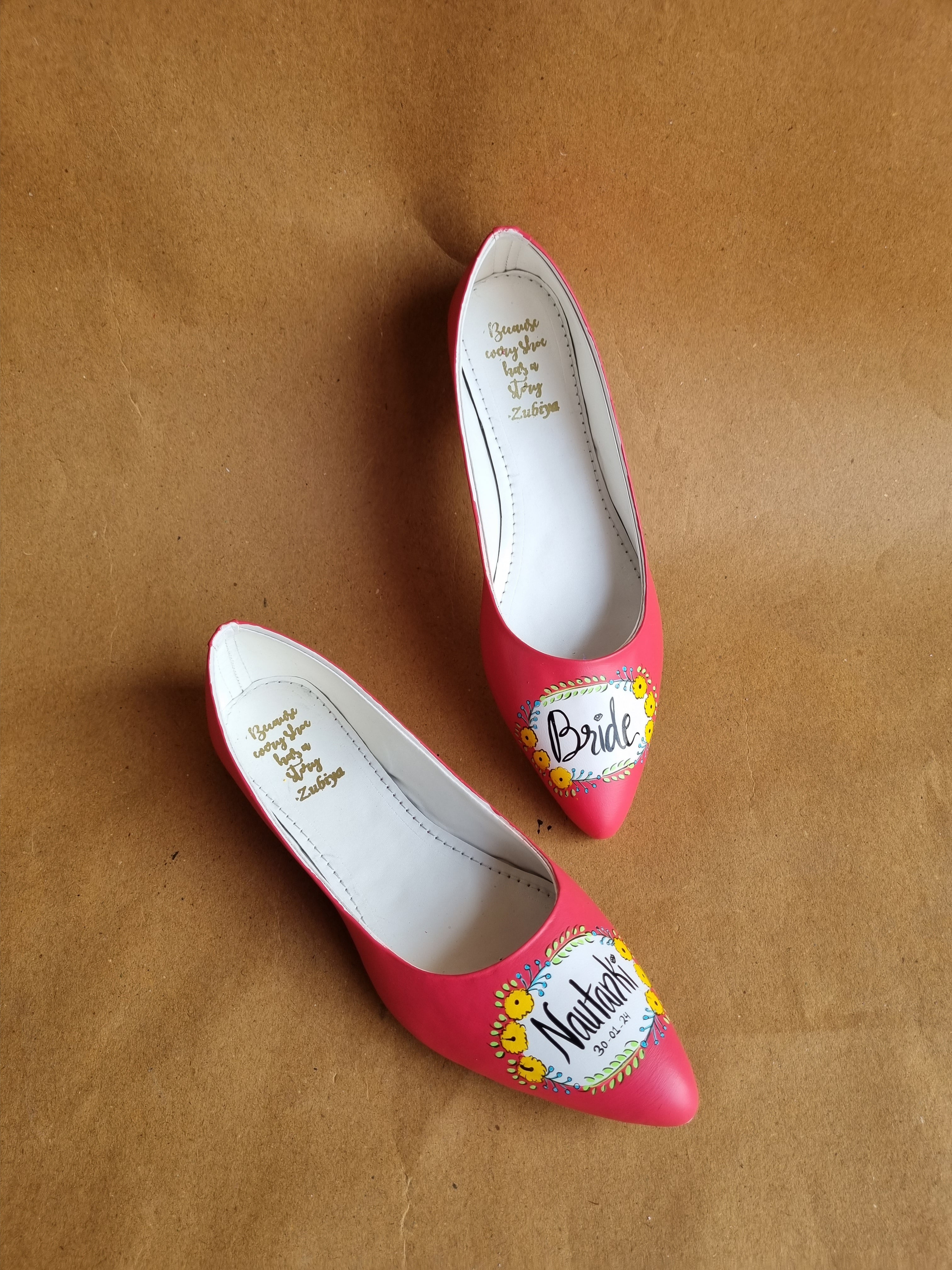 Coral red pointed Jutti