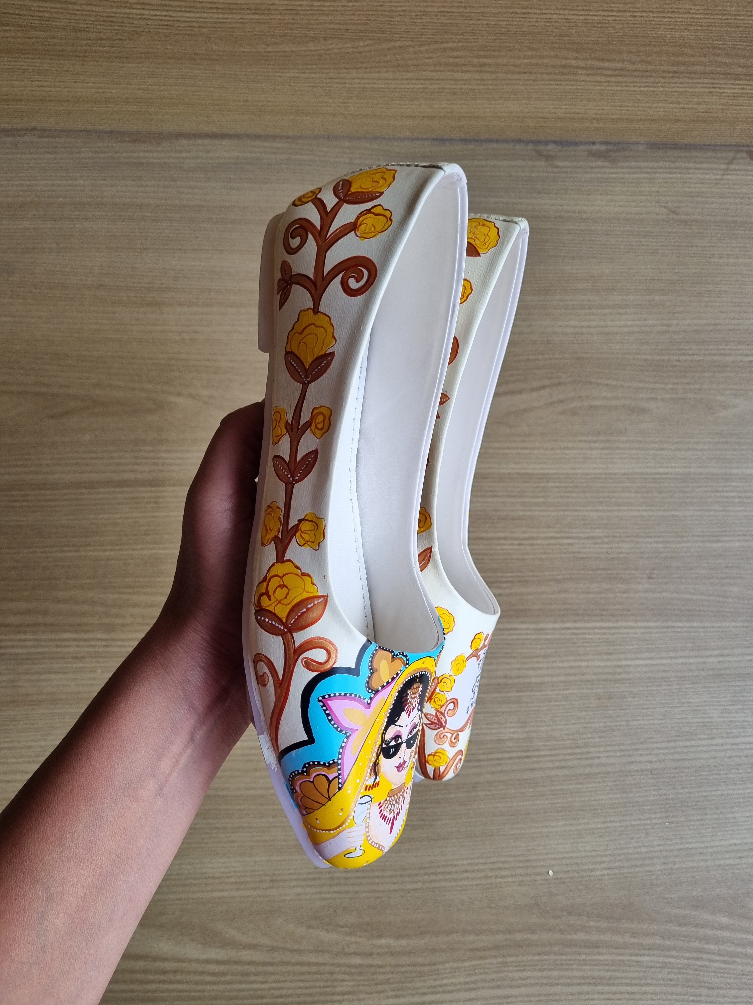 Beige rose gold dulhaniya pointed juttis