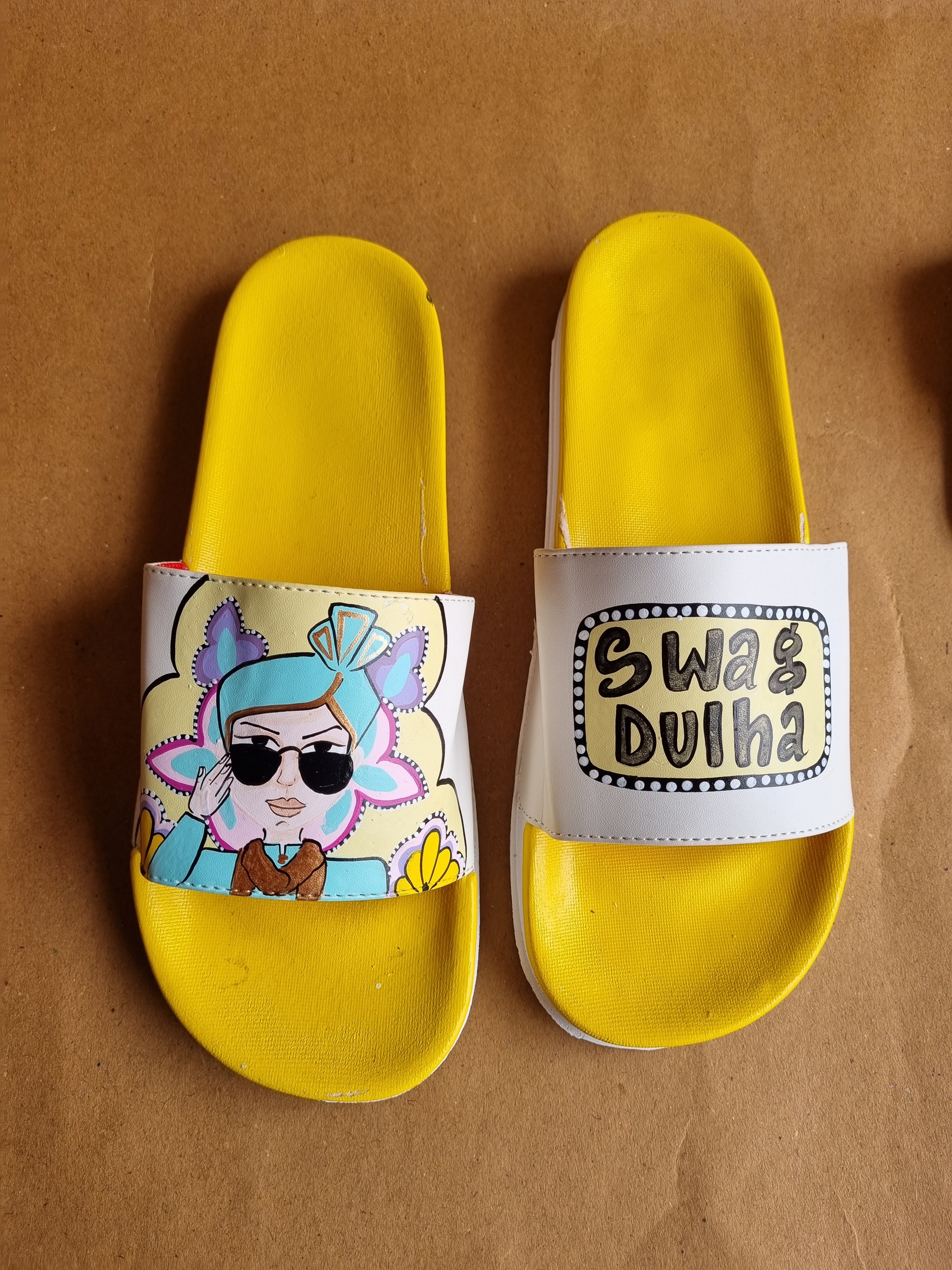 White- yellow Sliders swag couple flats combo