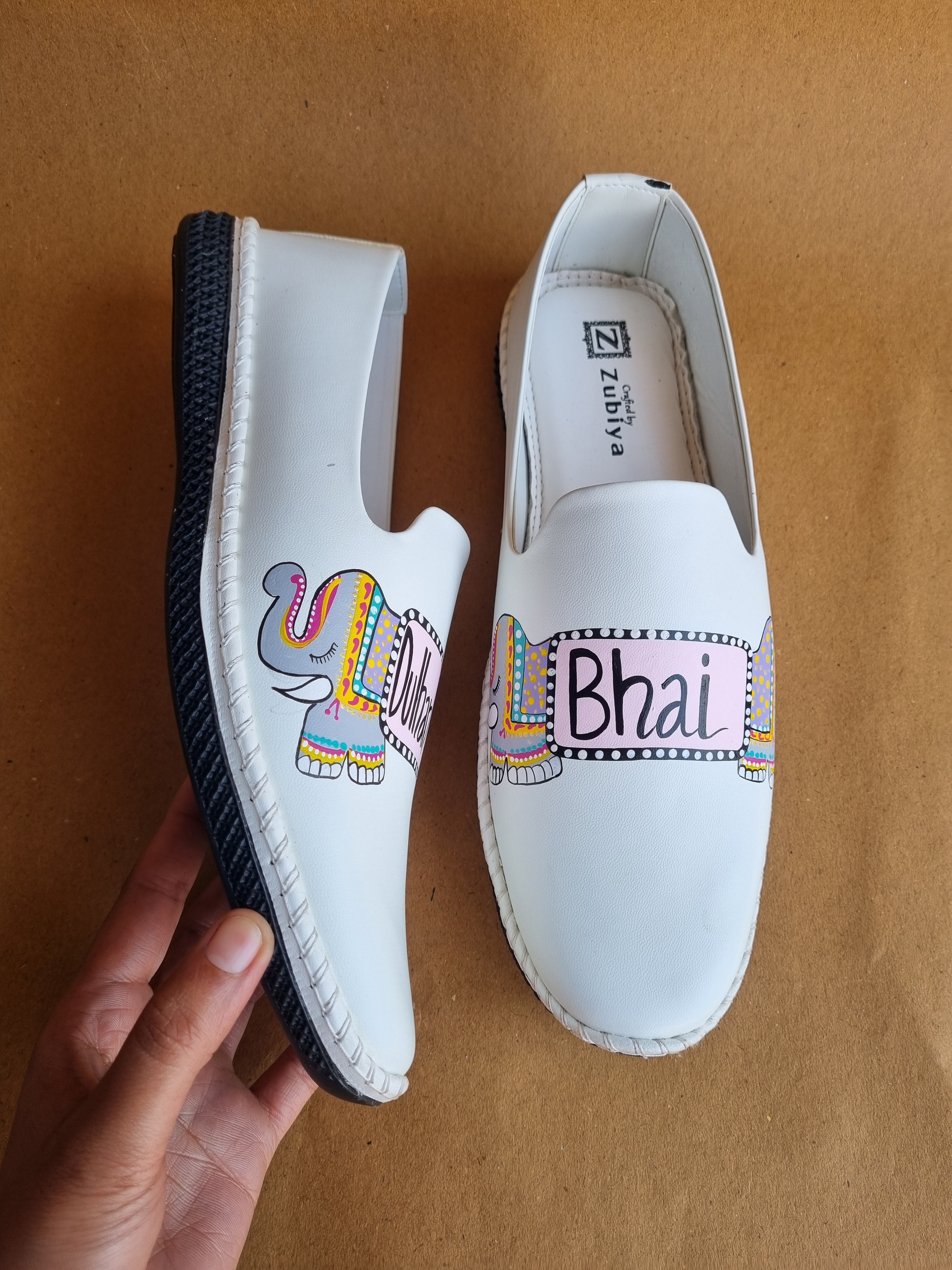 White baby pink dulhan ka bhai mojris