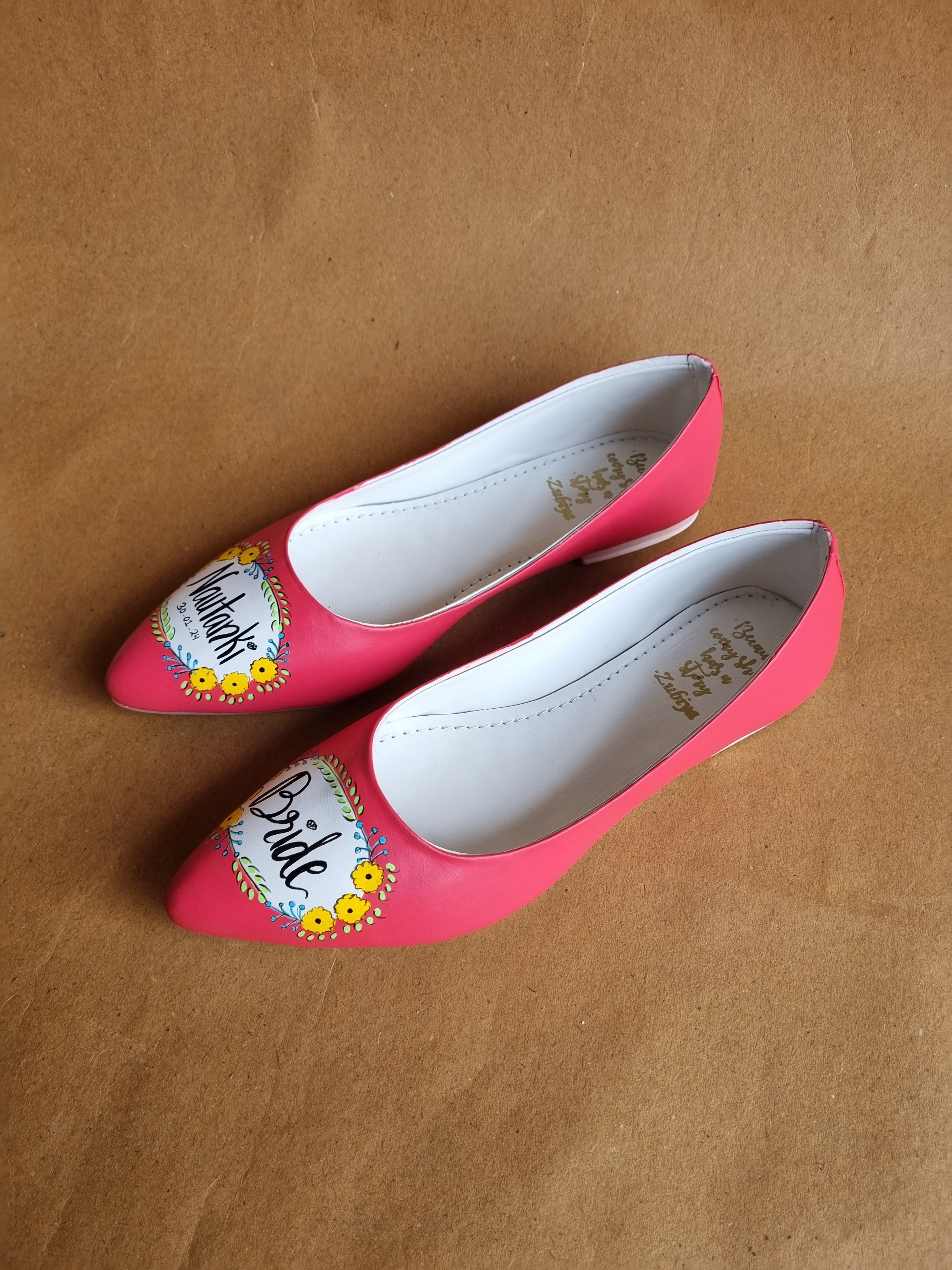 Coral red pointed Jutti