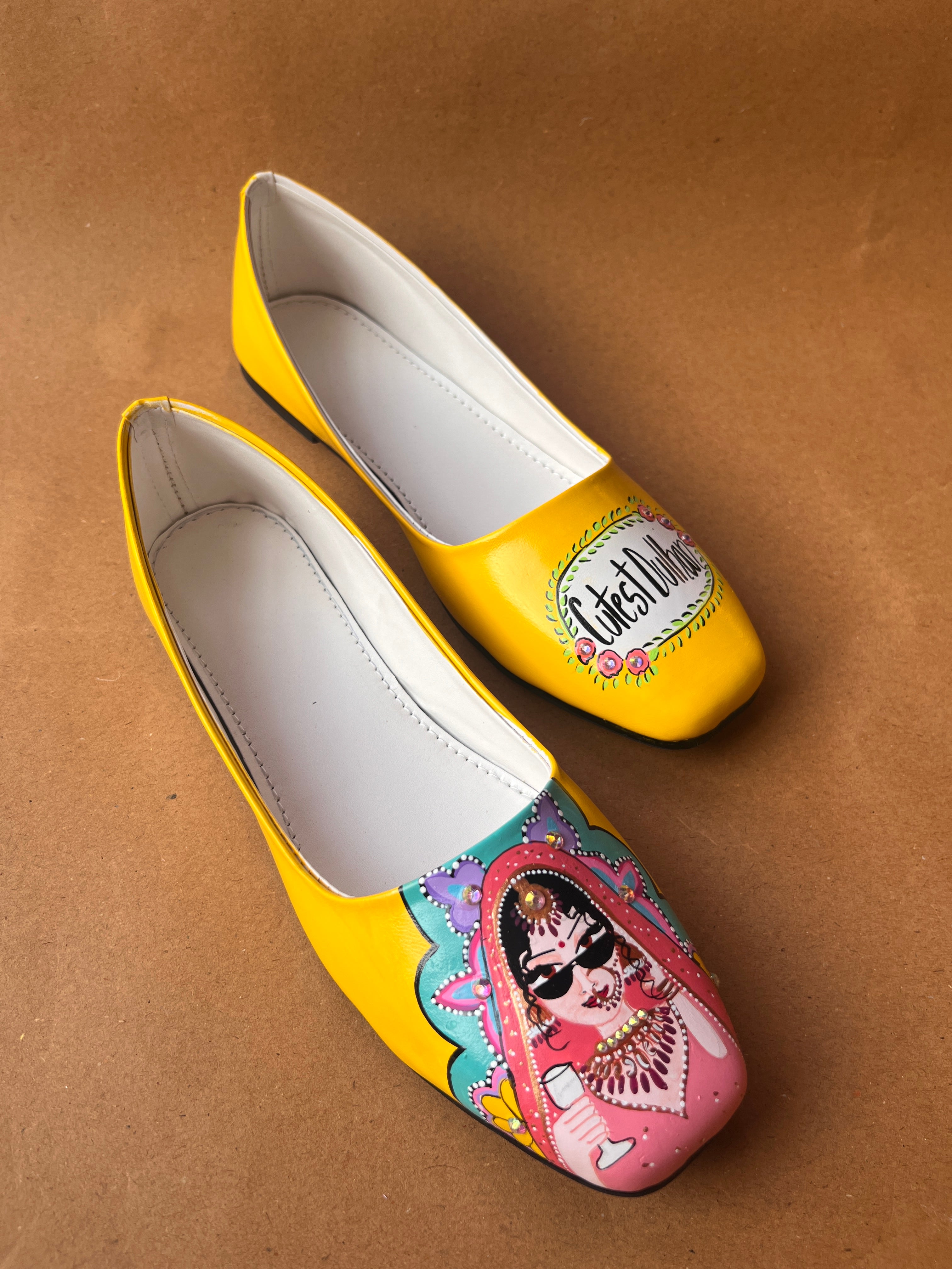Cutest dulhan yellow swag dulhan round toe juttis