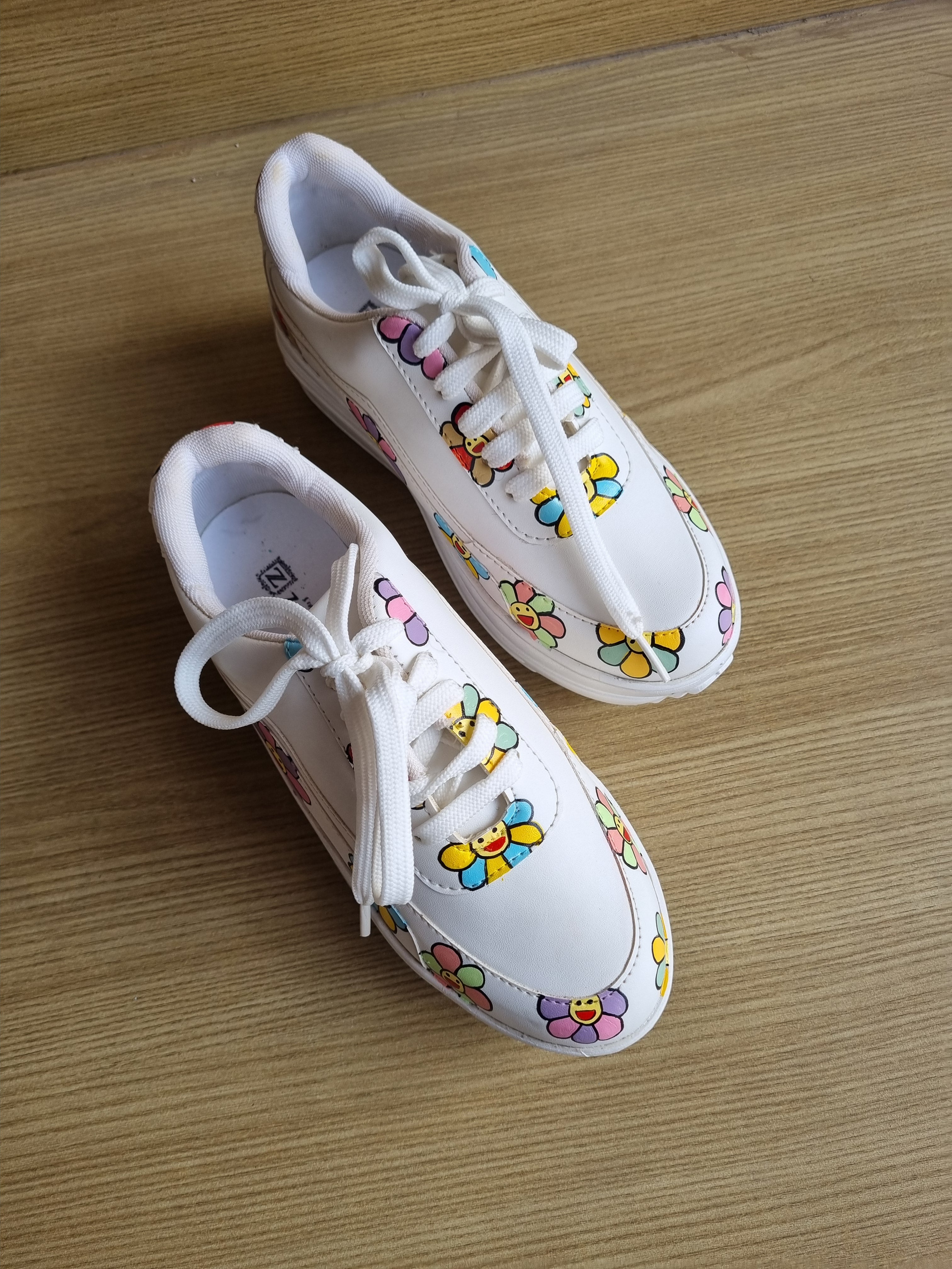 Smiley flower sneakers