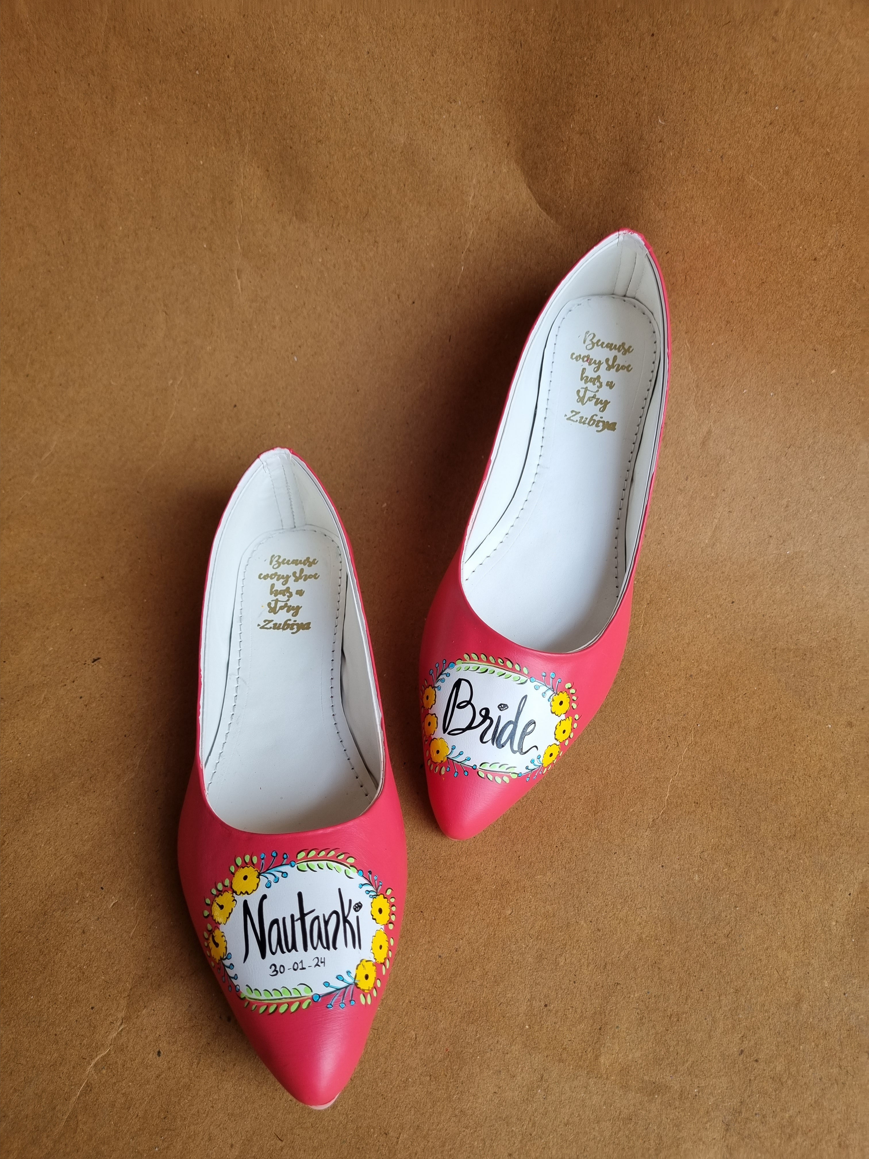 Coral red pointed Jutti