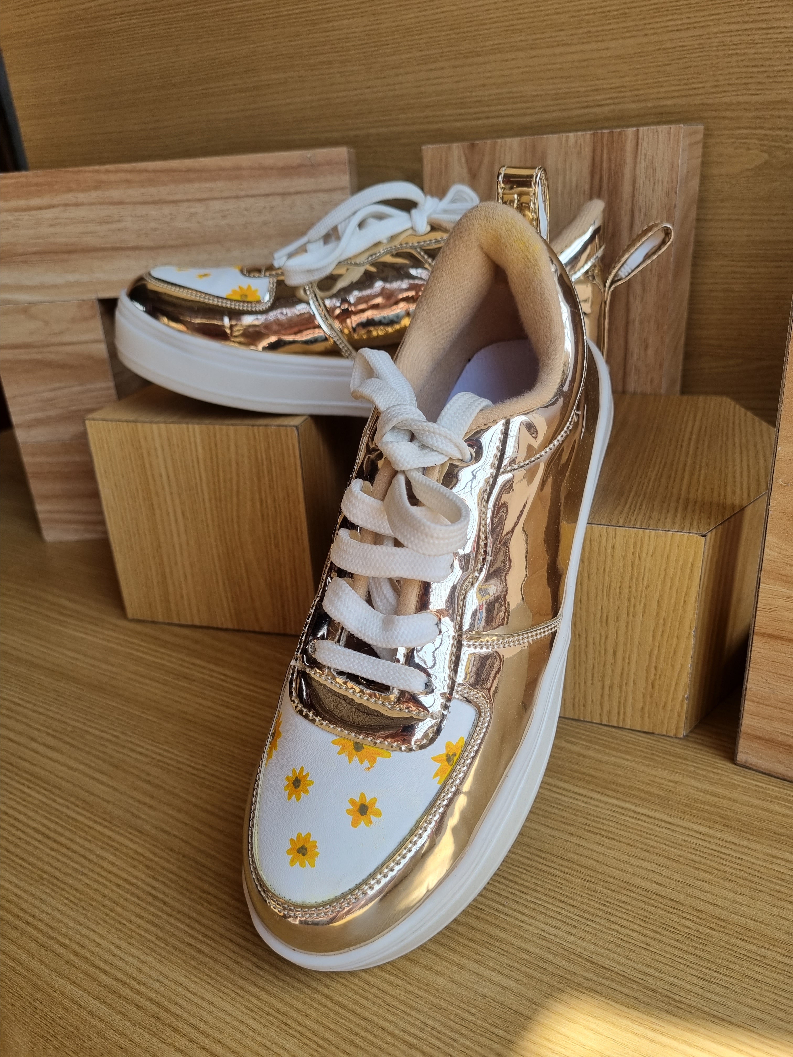 LED RECHARGEABLE GOLDEN SUNFLOWER sneakers