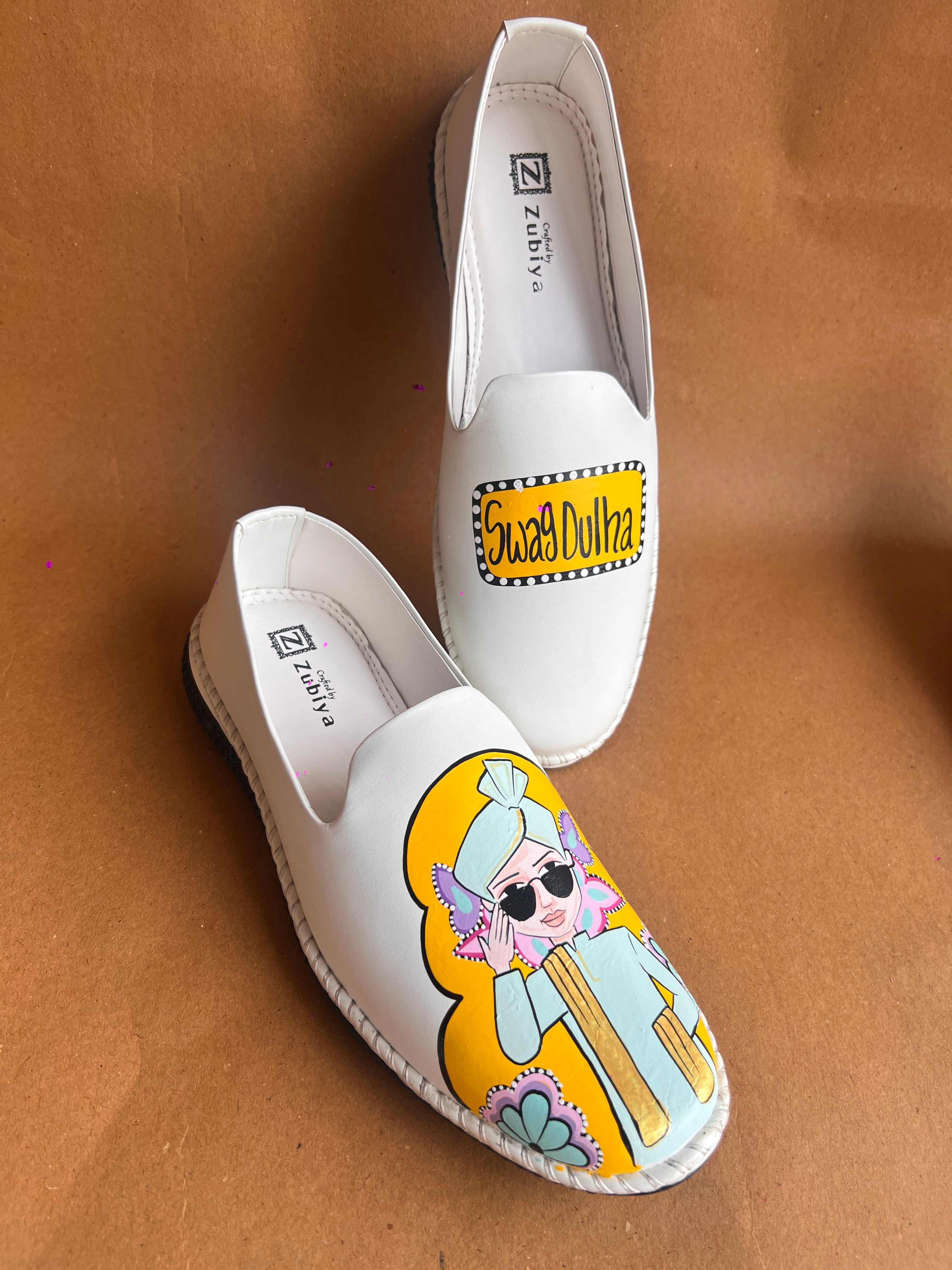 White - yellow juttis couple combo