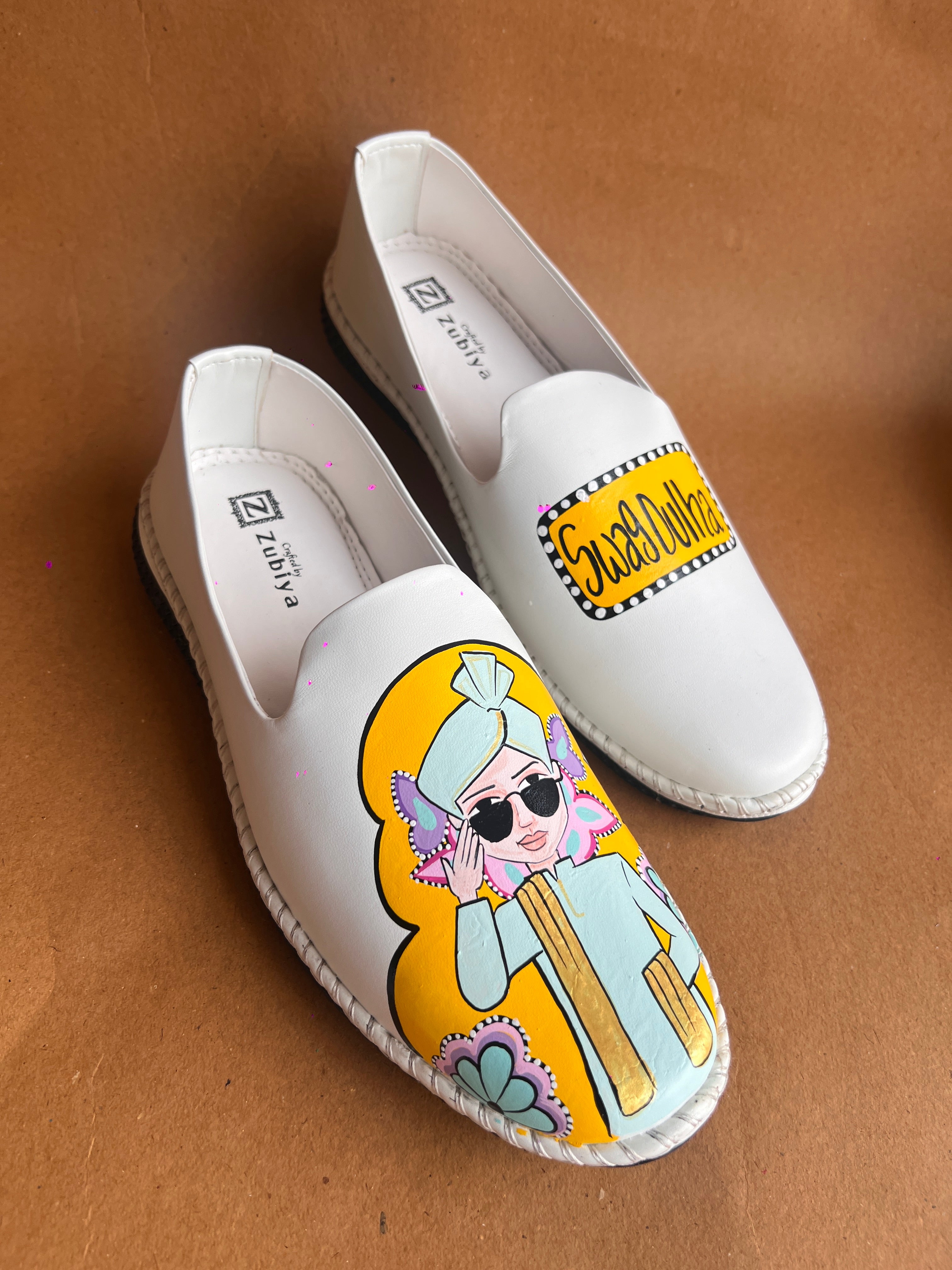 White - yellow juttis couple combo