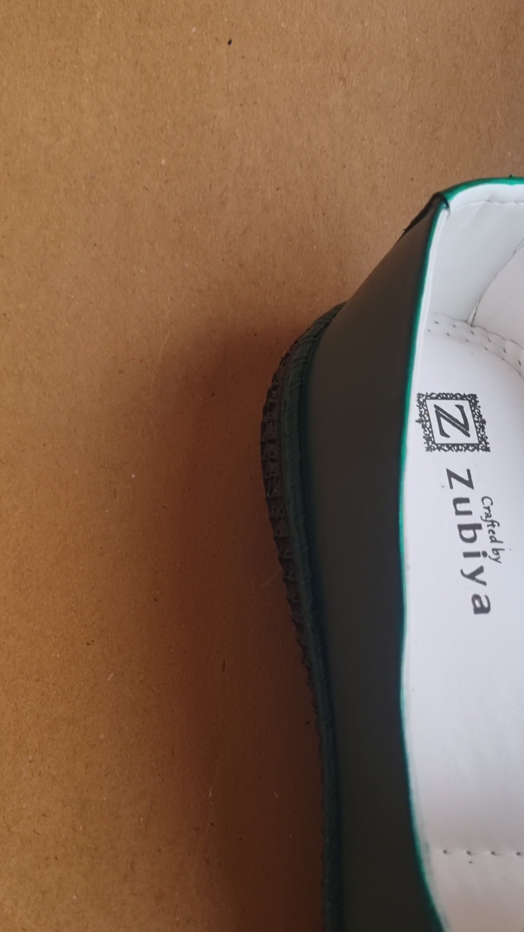 Kudi da veer emerald green plain mojirs