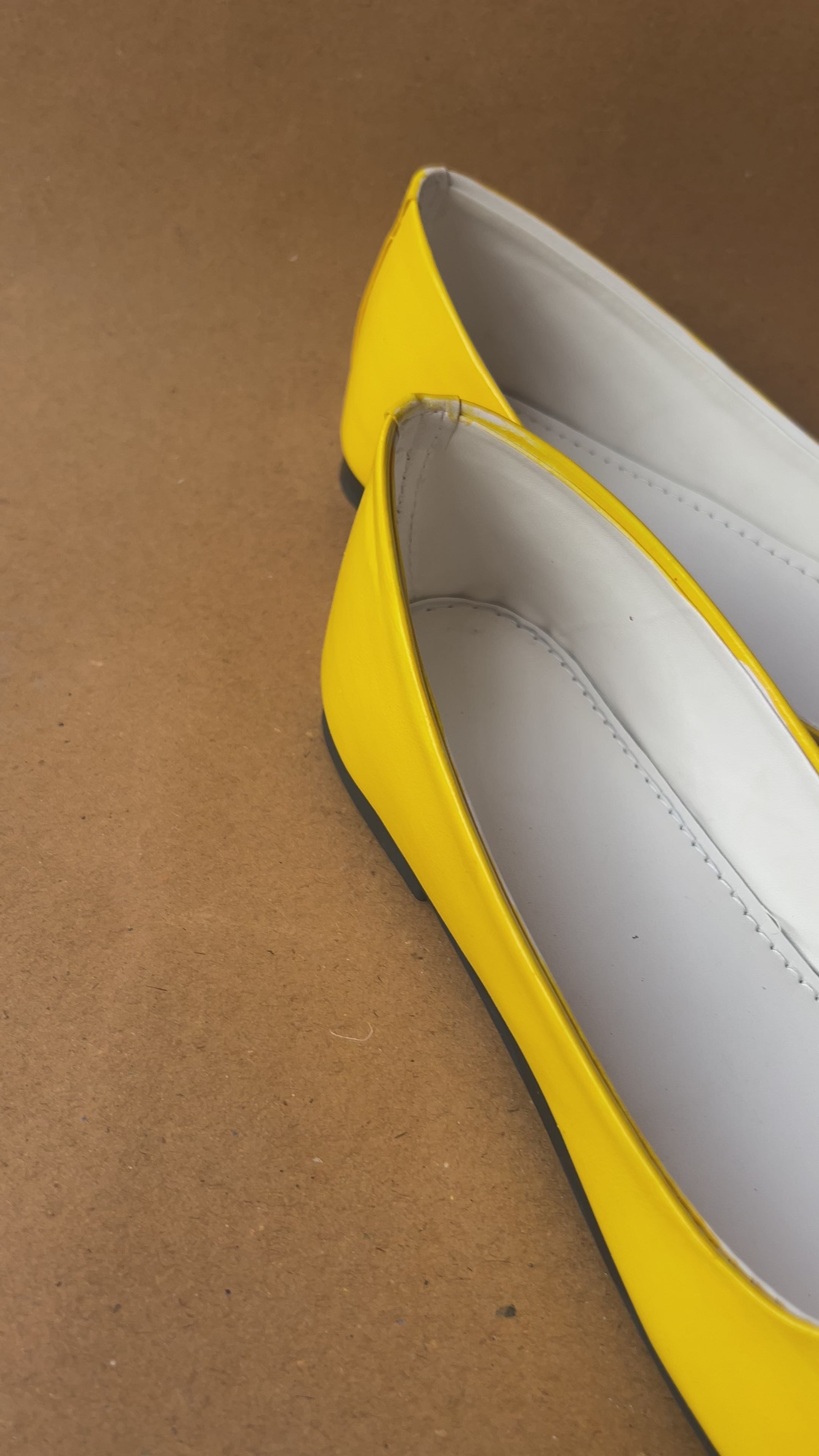 Cutest dulhan yellow swag dulhan round toe juttis