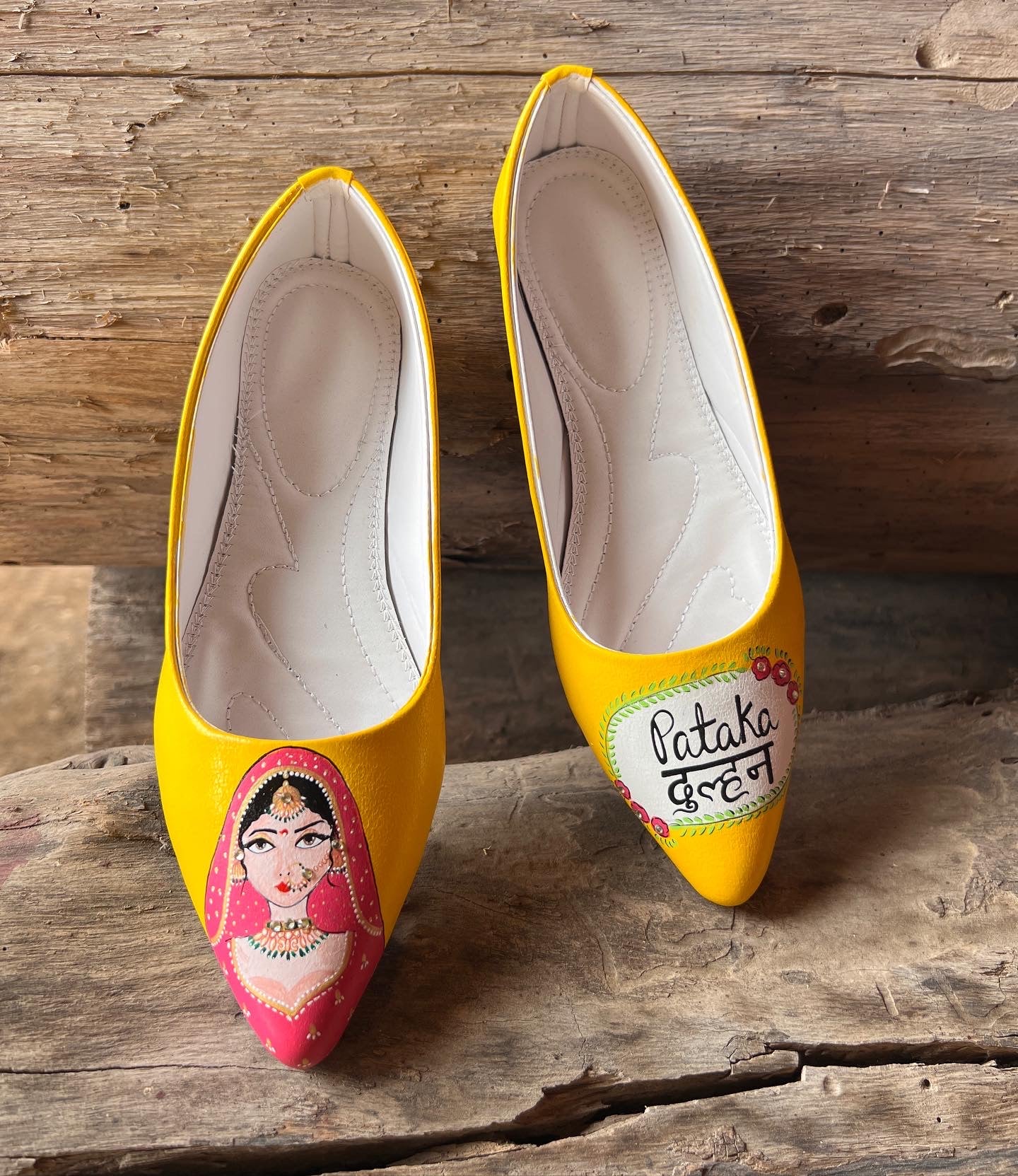 yellow nakhreeli dulhan pointed juttis