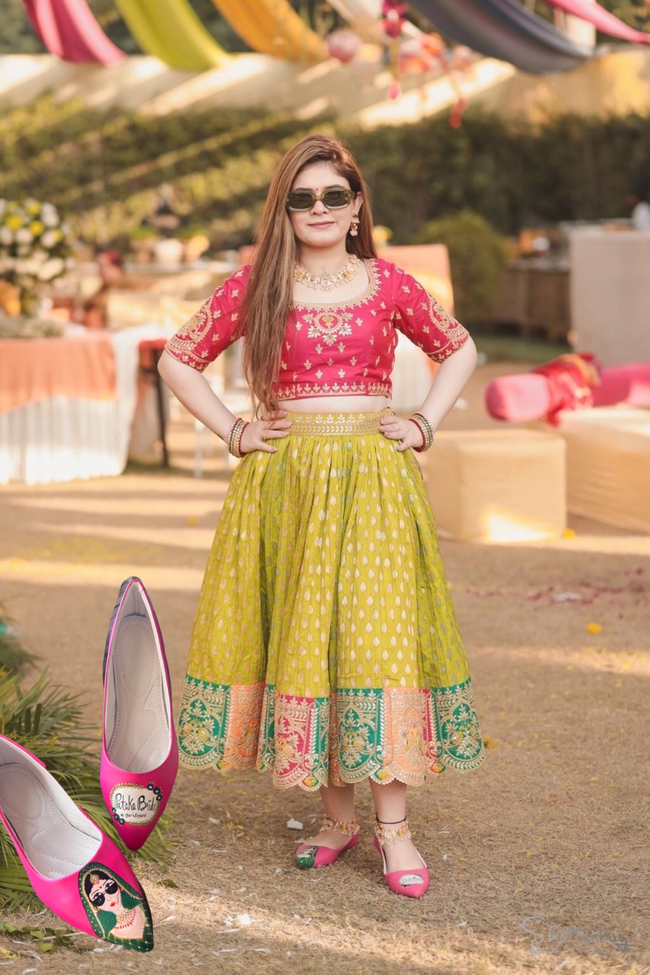 hot pink pointed juttis