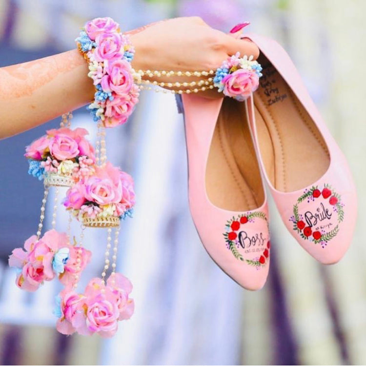 peach pointed juttis