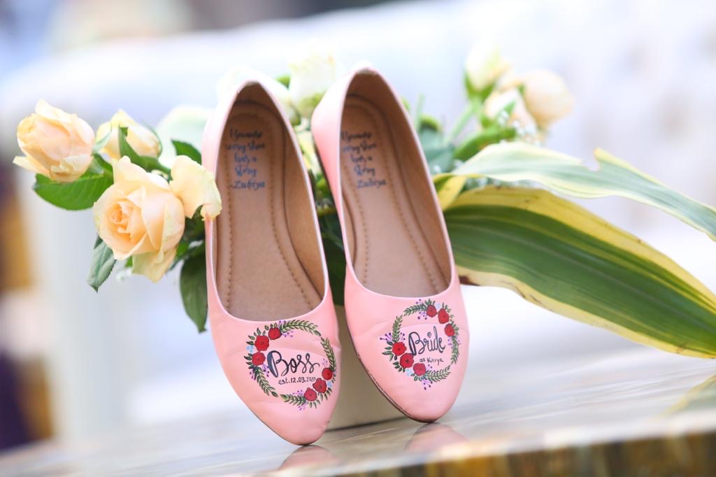 peach pointed juttis