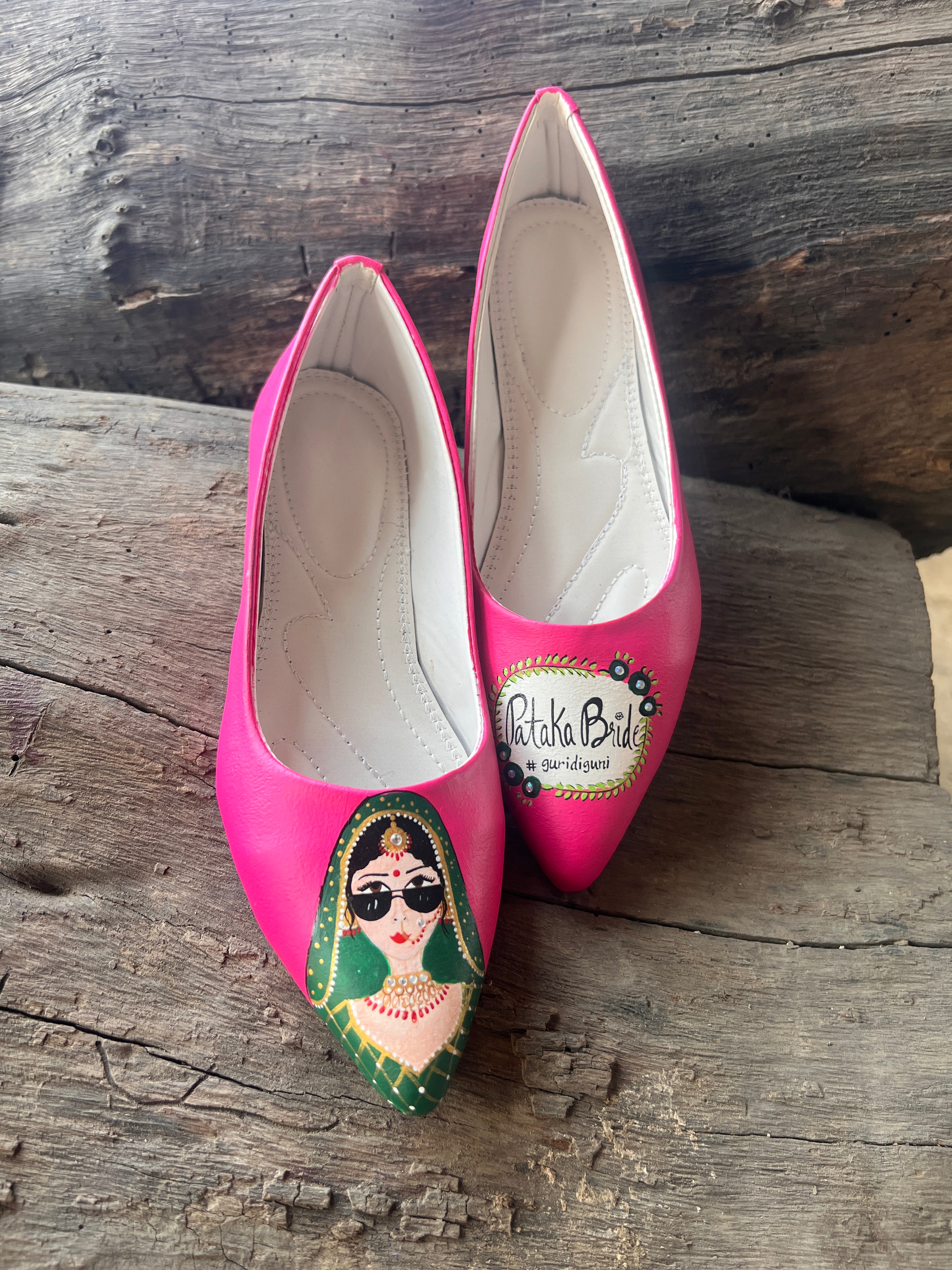 hot pink pointed juttis