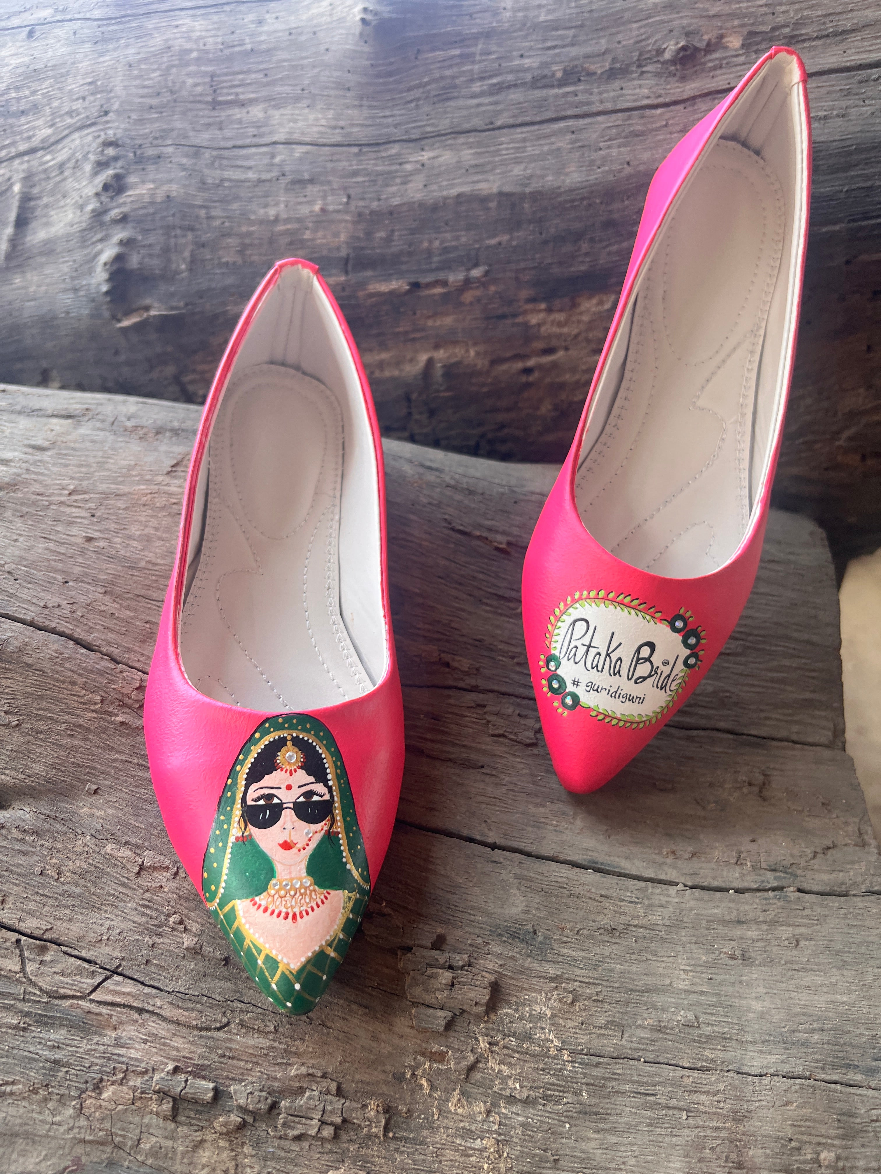 hot pink pointed juttis