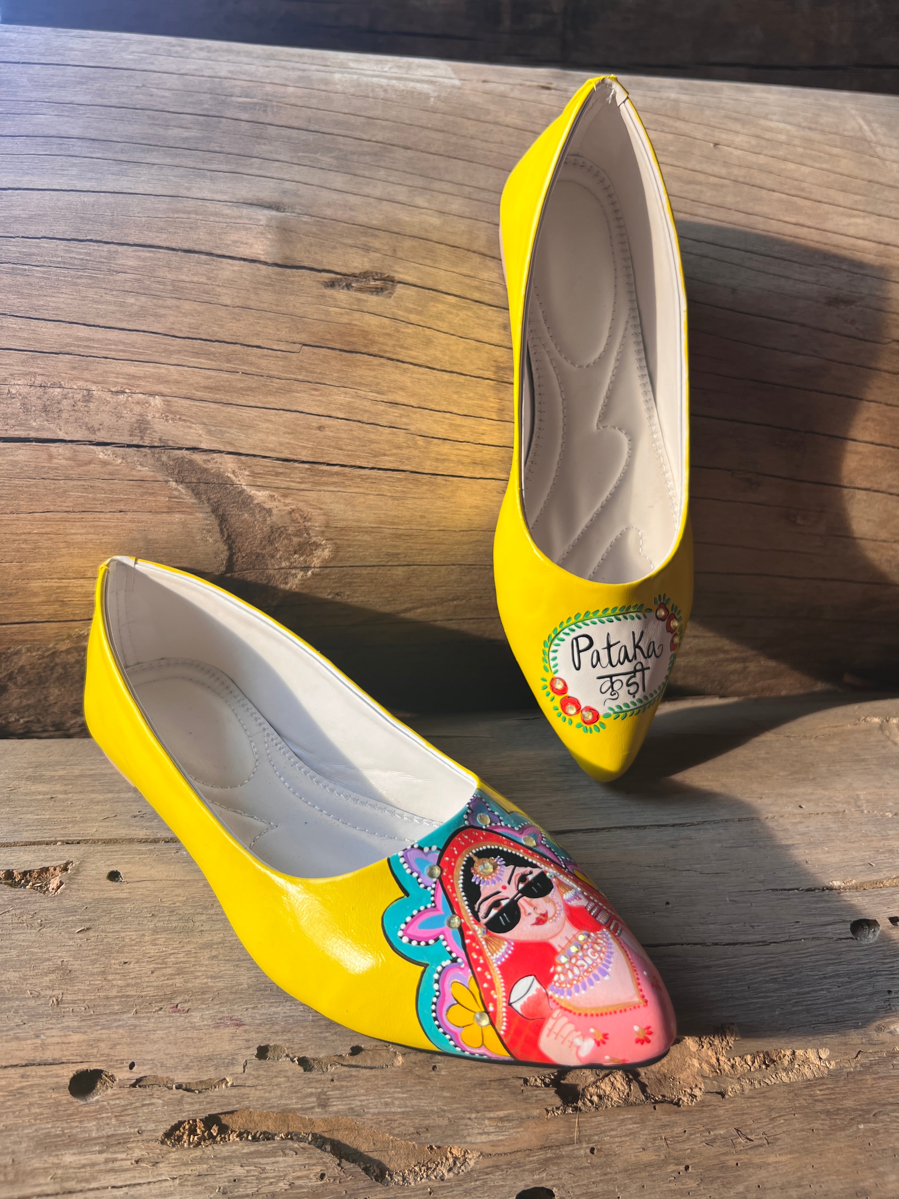 lime yellow dulhan pointed juttis
