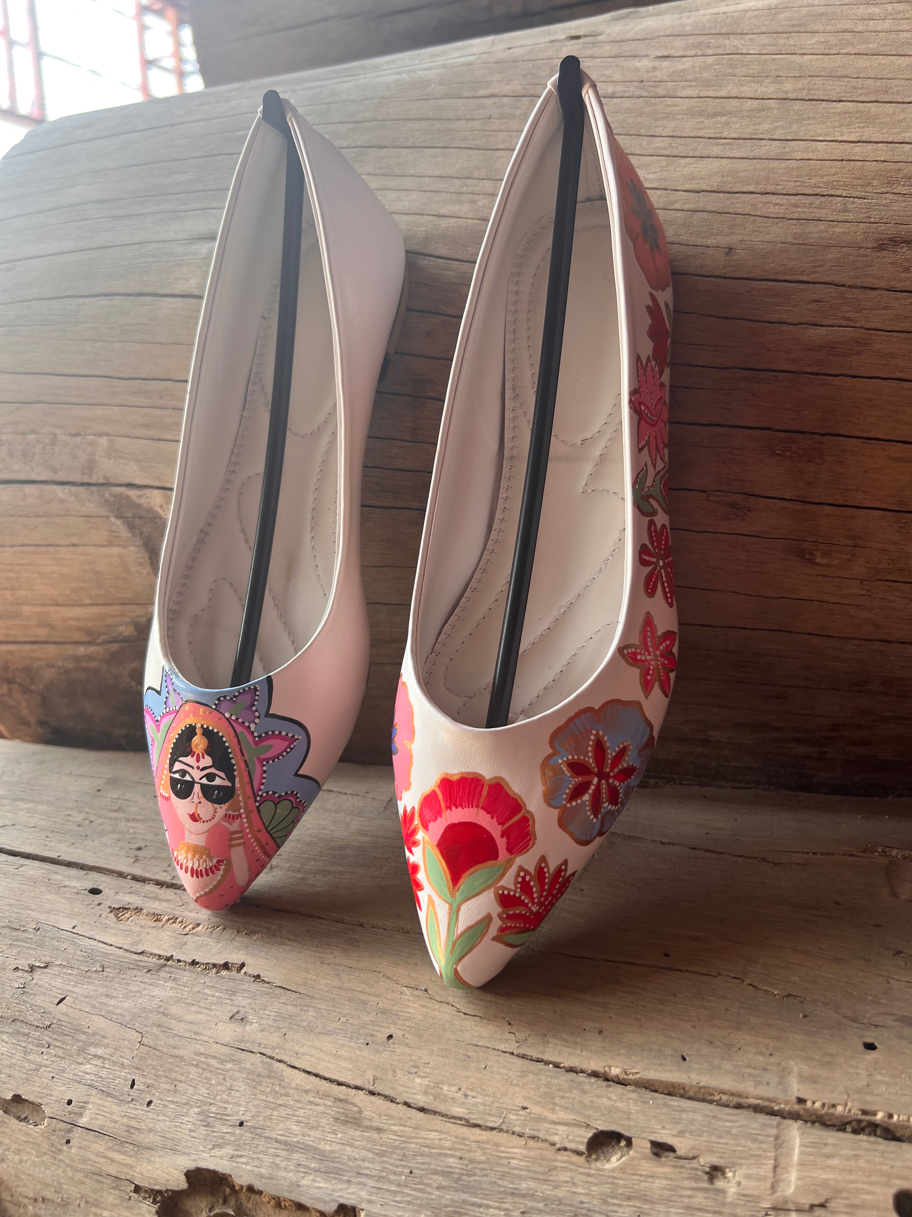 Pastel dulhaniya pointed juttis