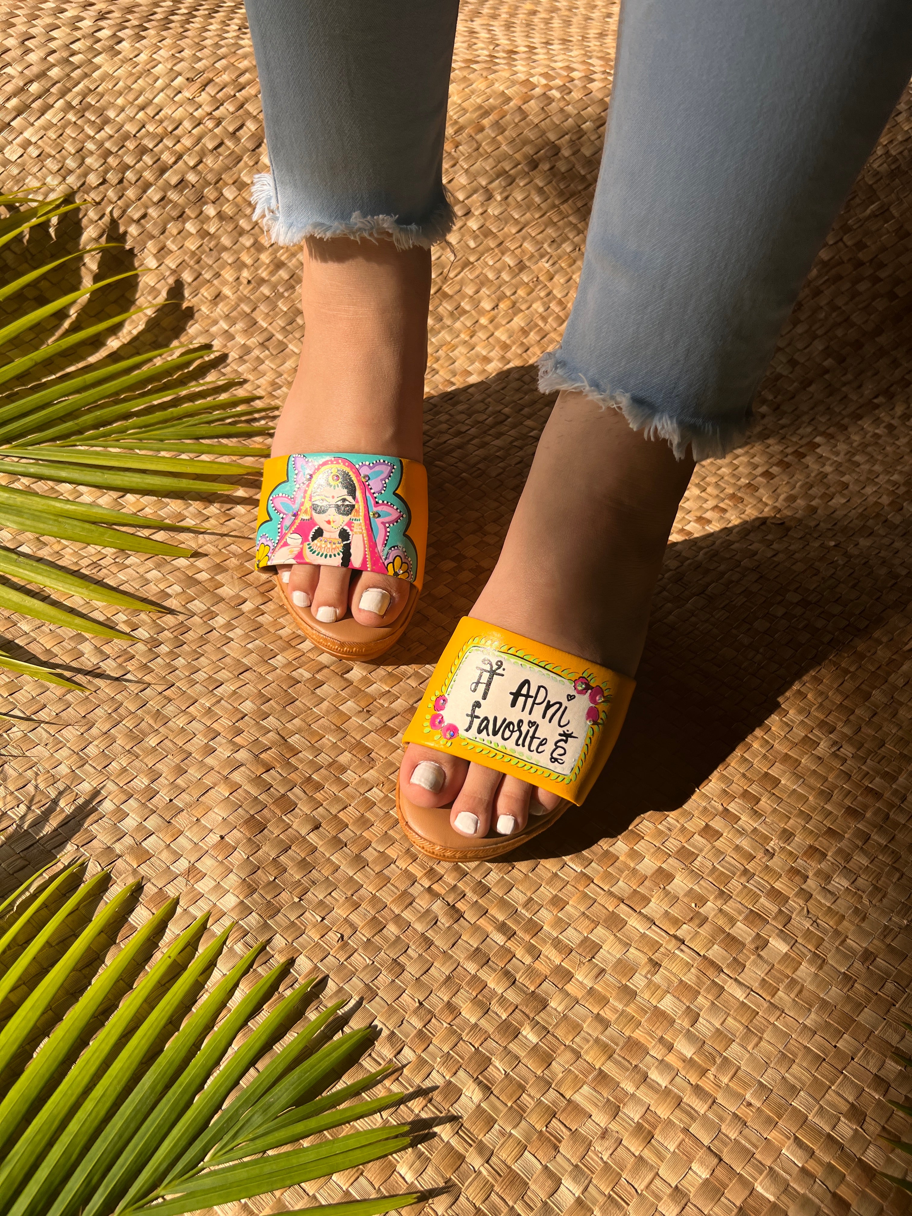 Apni favorite yellow wedges