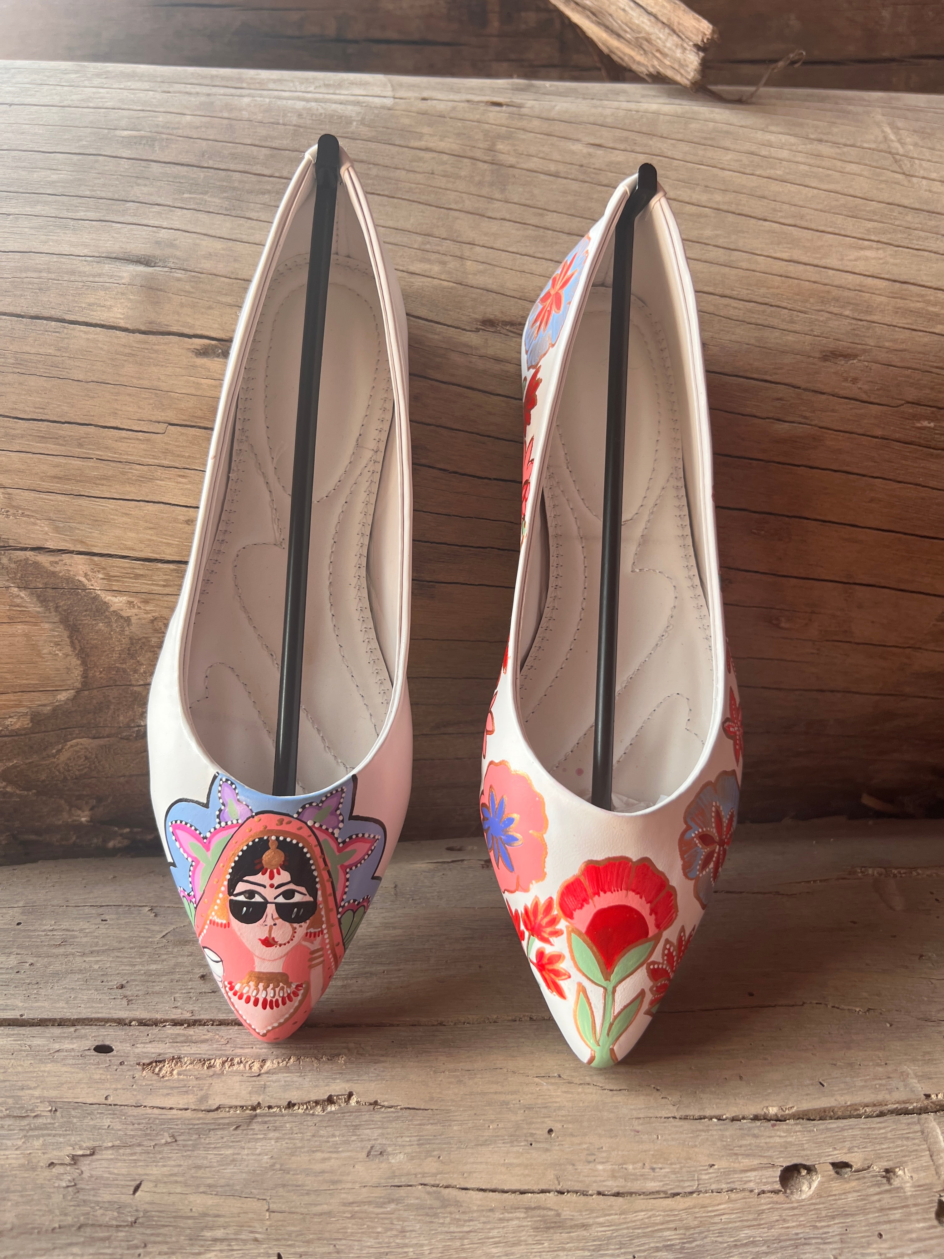 Pastel dulhaniya pointed juttis